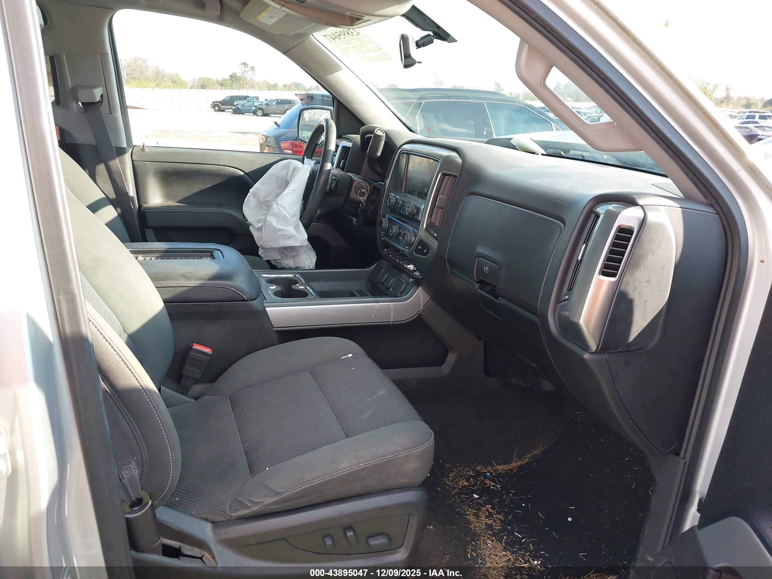 CHEVROLET SILVERADO image 5
