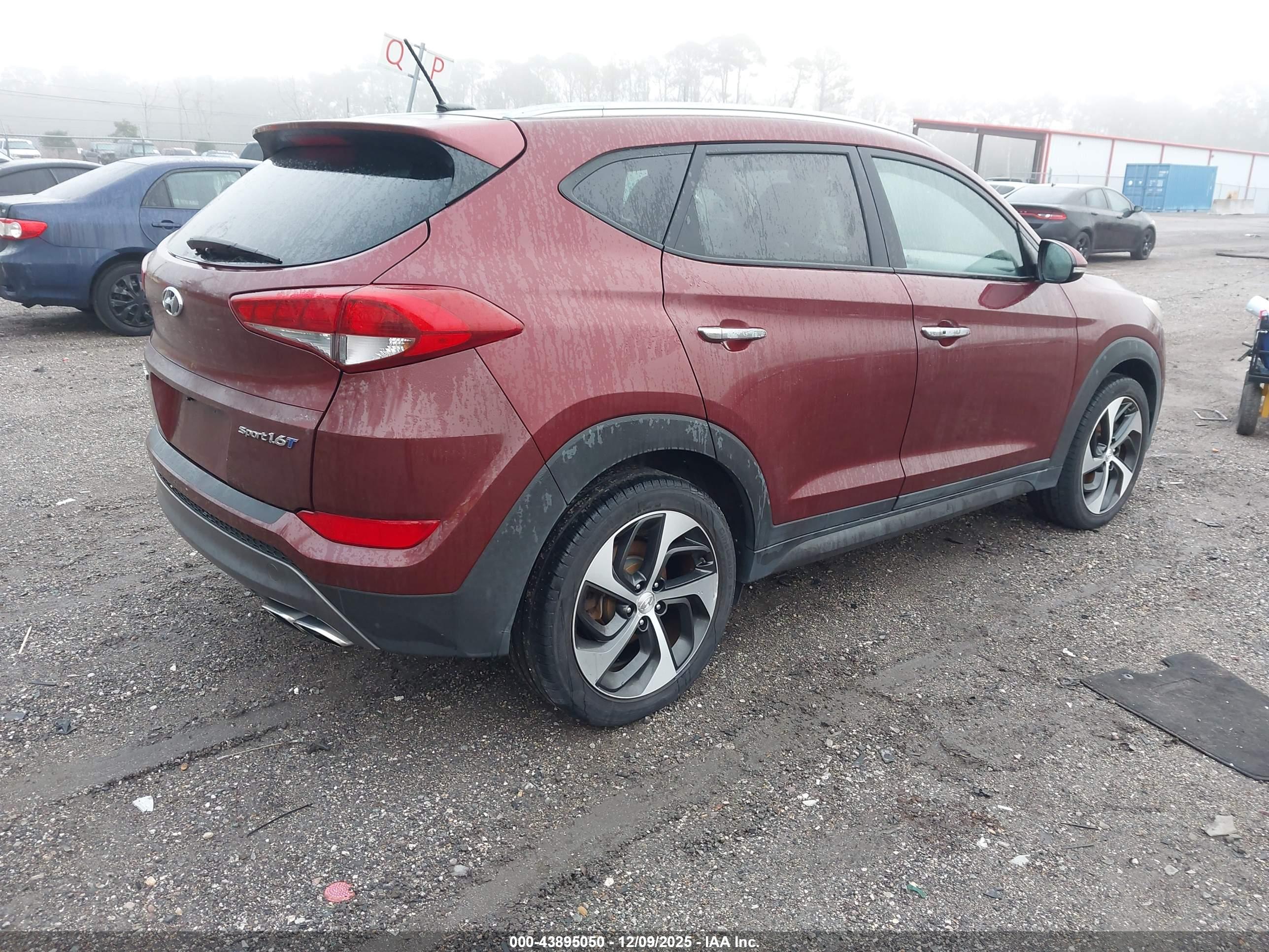 HYUNDAI TUCSON image 4