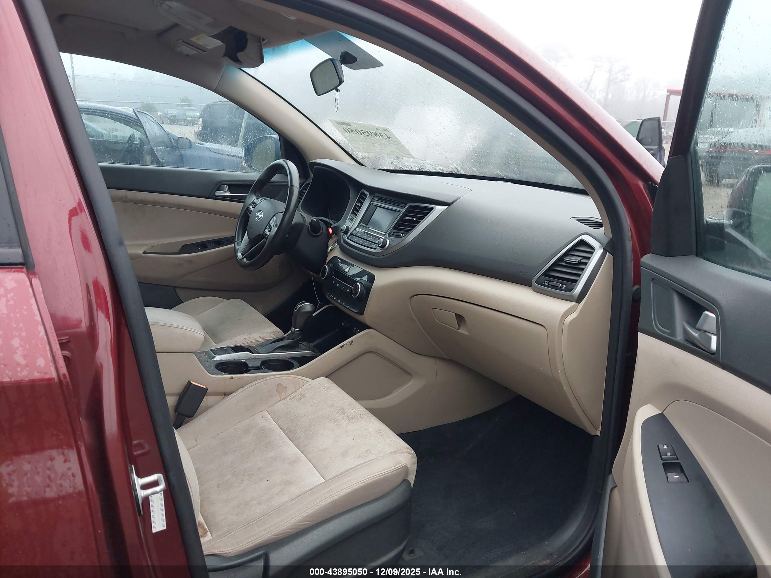 HYUNDAI TUCSON image 5