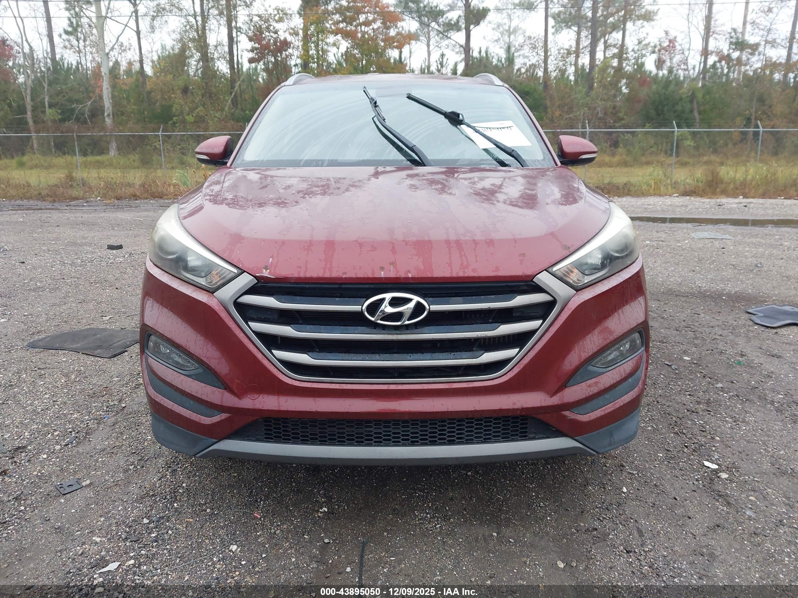 HYUNDAI TUCSON image 6
