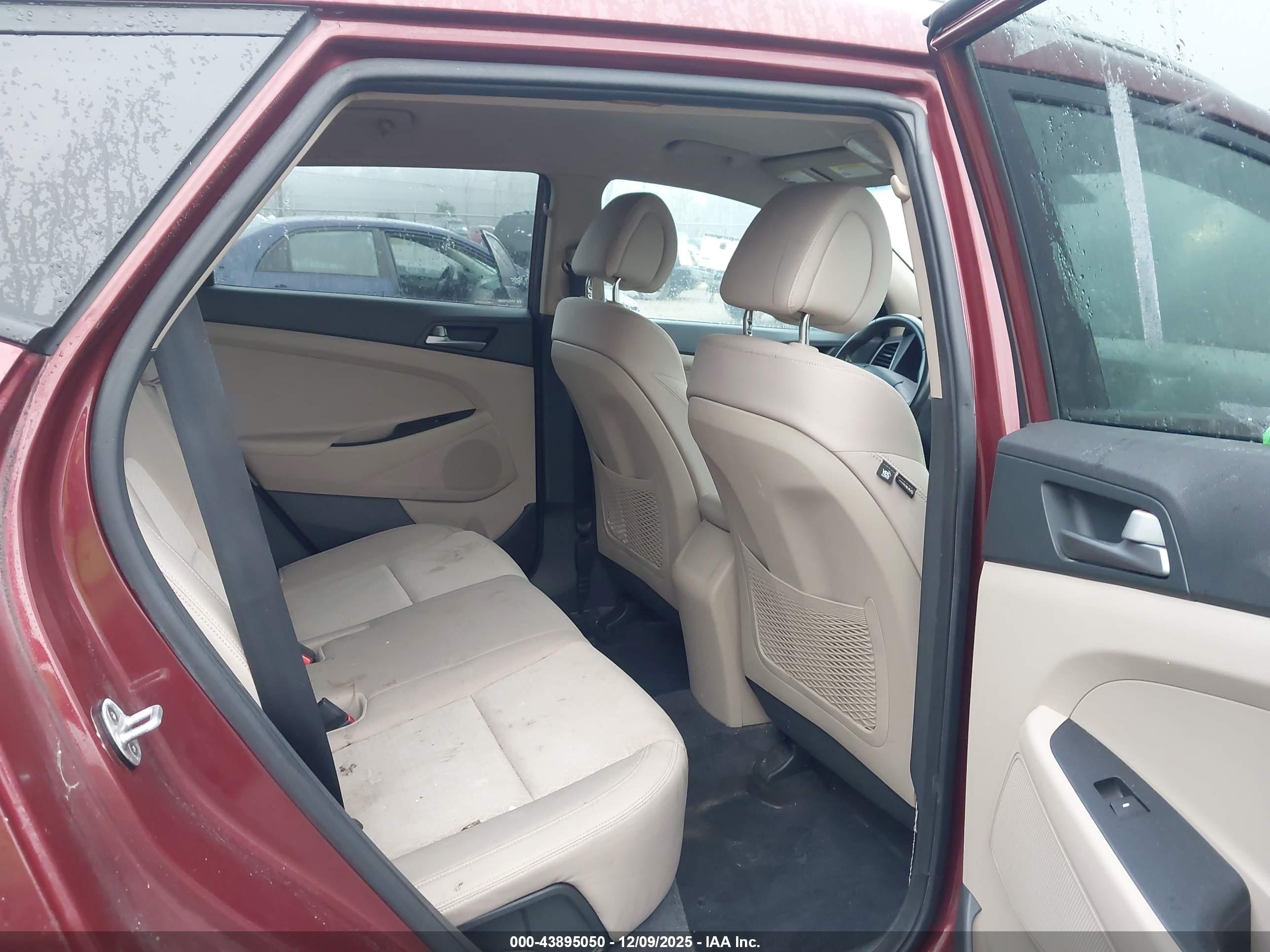 HYUNDAI TUCSON image 8