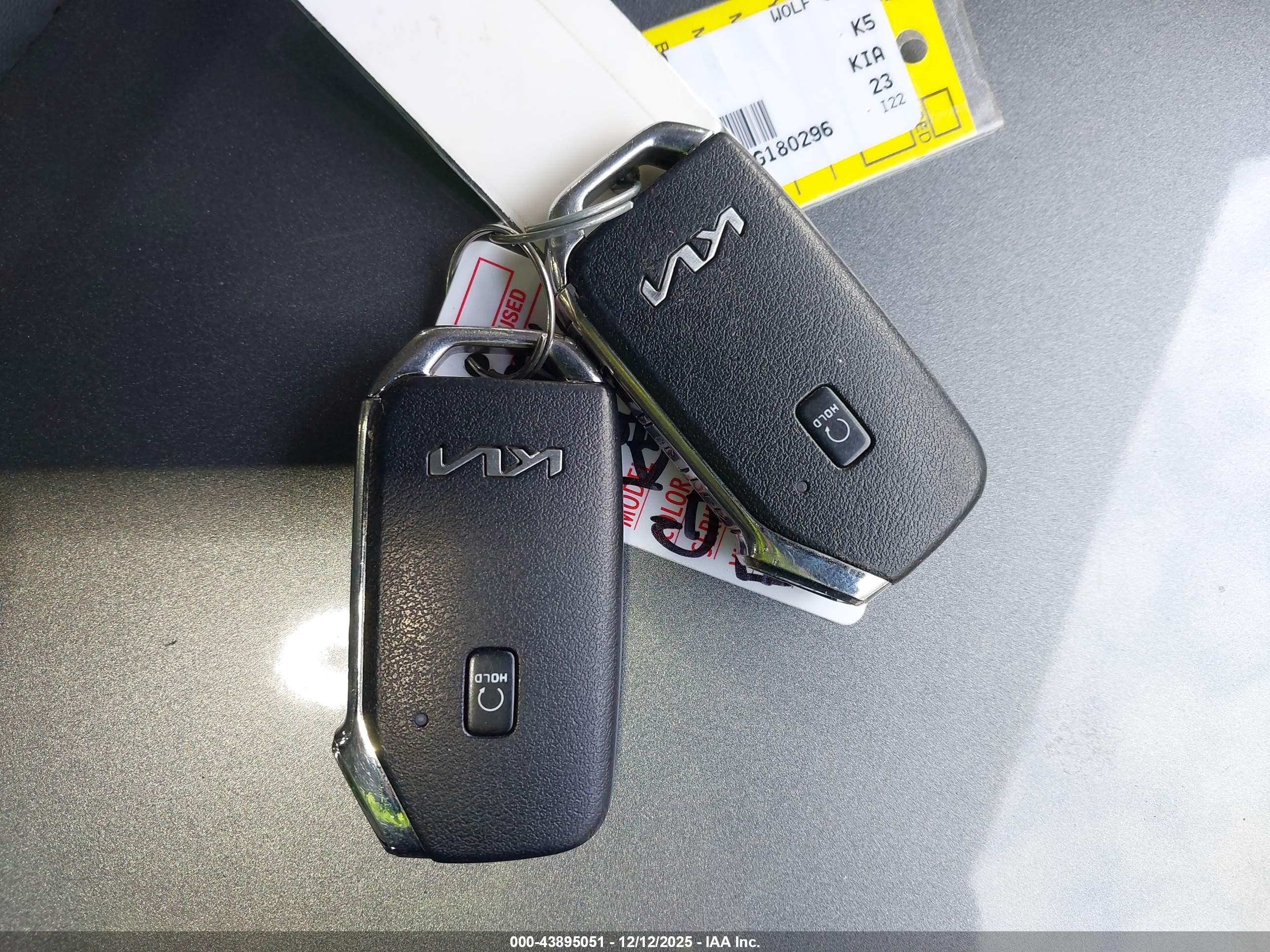 KIA K5 image 11