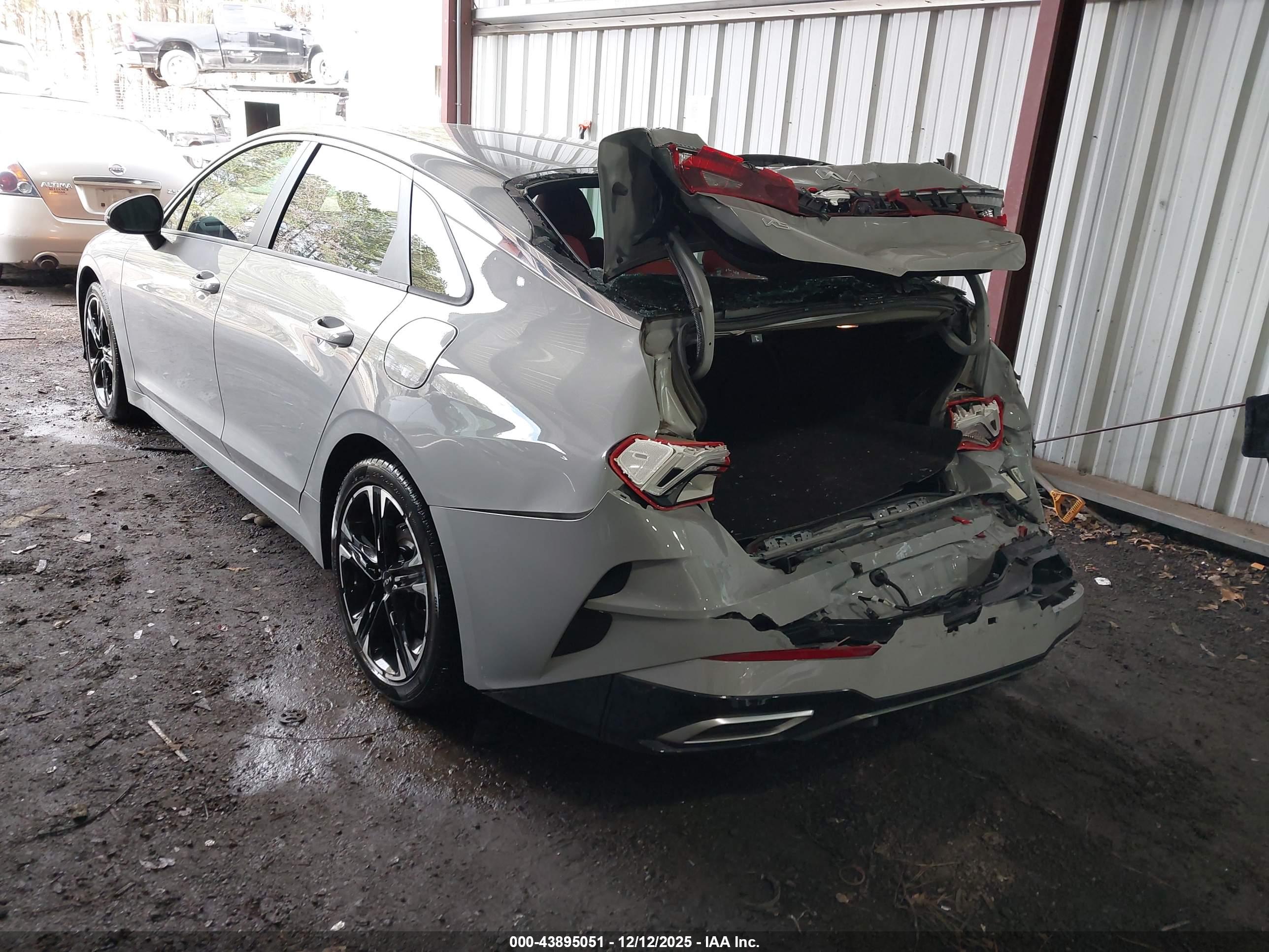 KIA K5 image 3