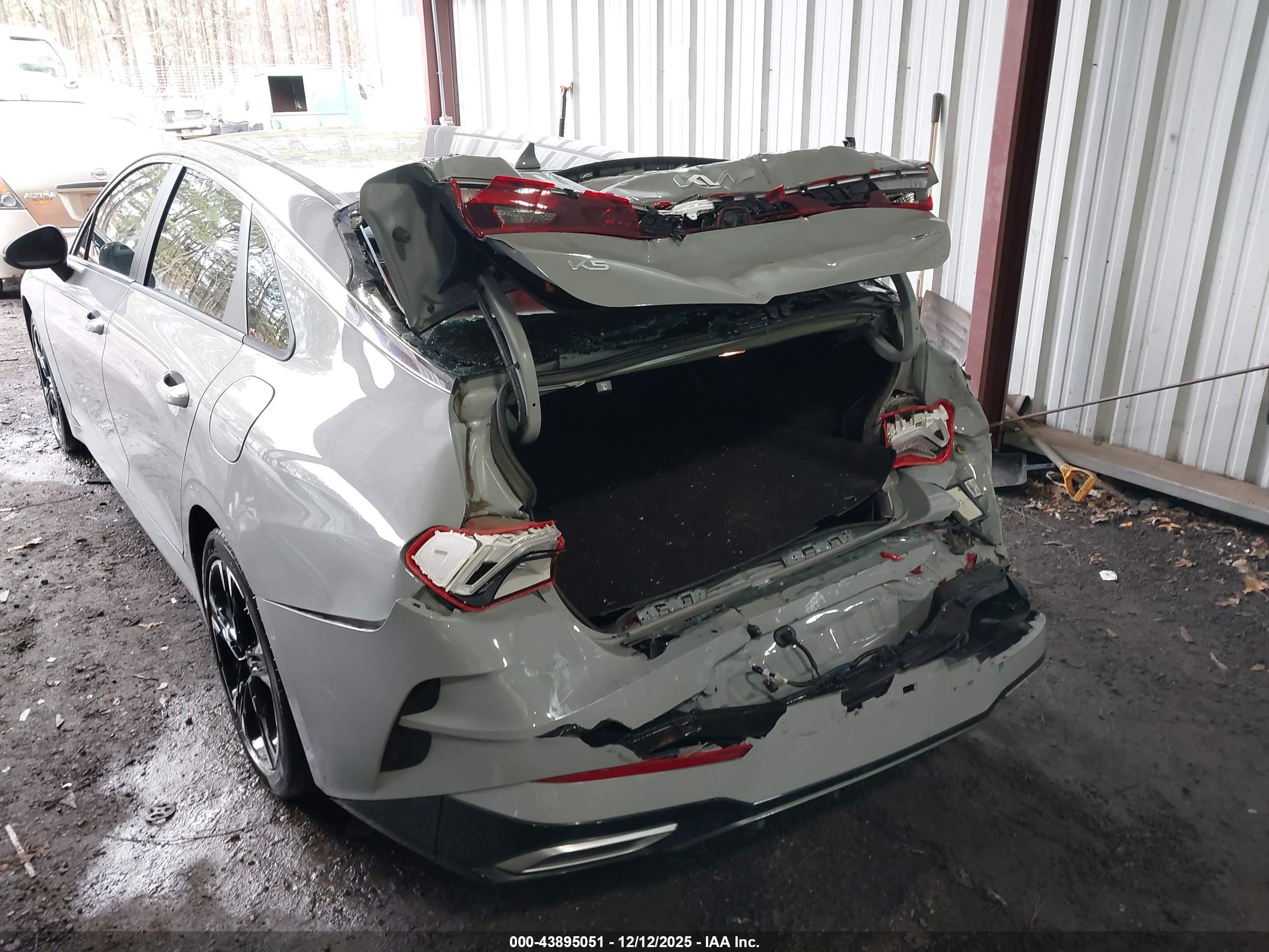 KIA K5 image 6