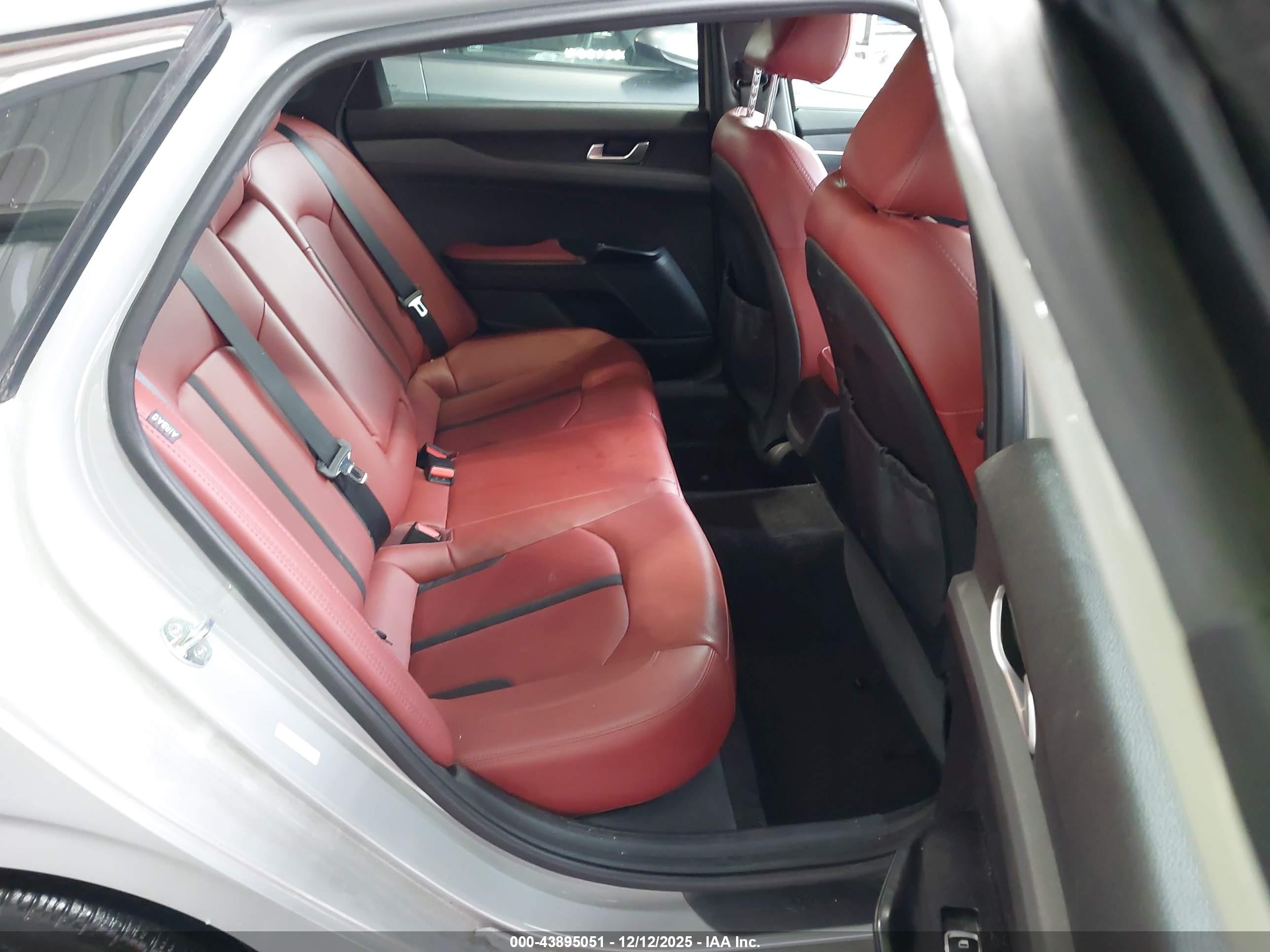 KIA K5 image 8