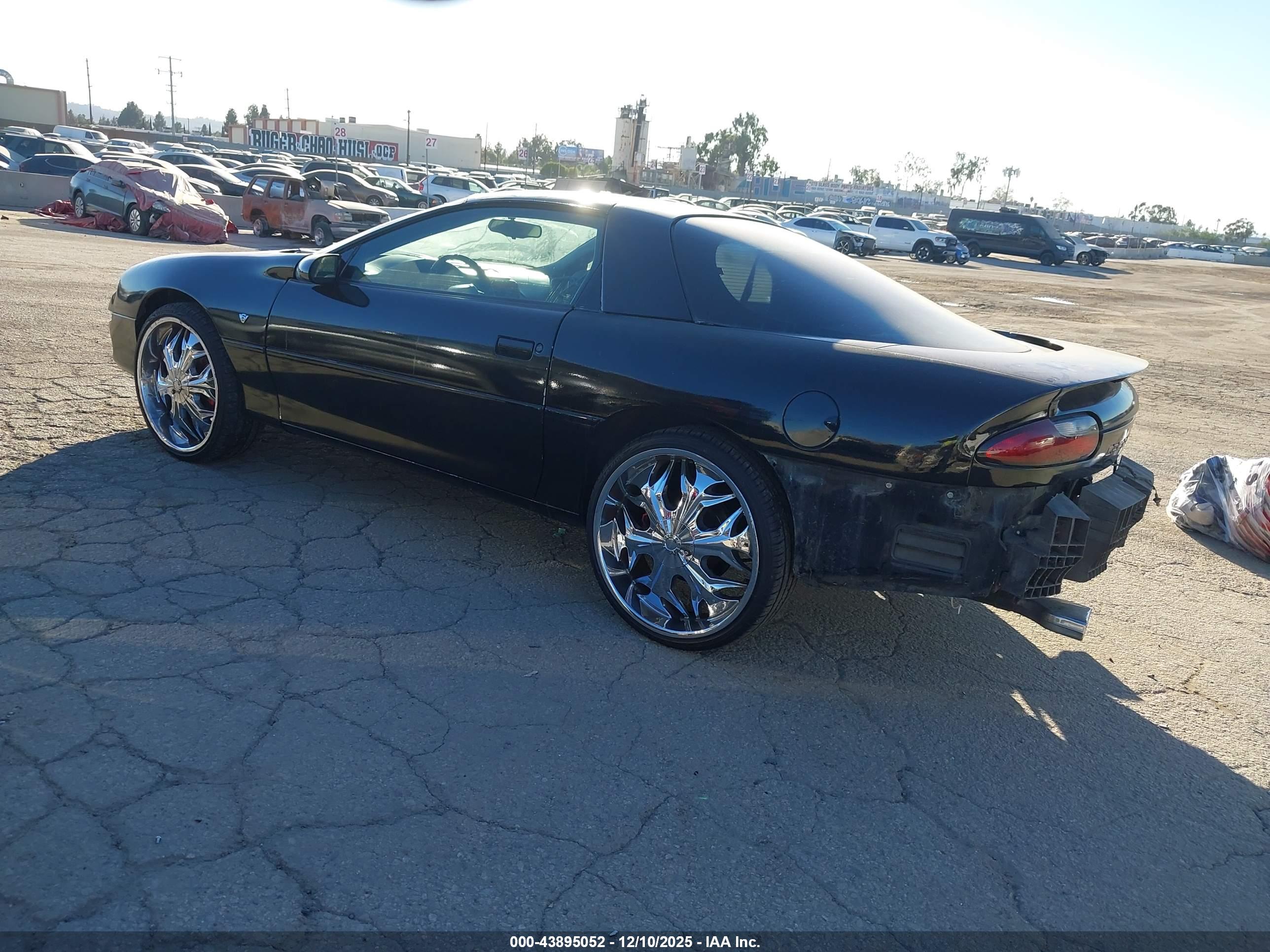 CHEVROLET CAMARO image 3