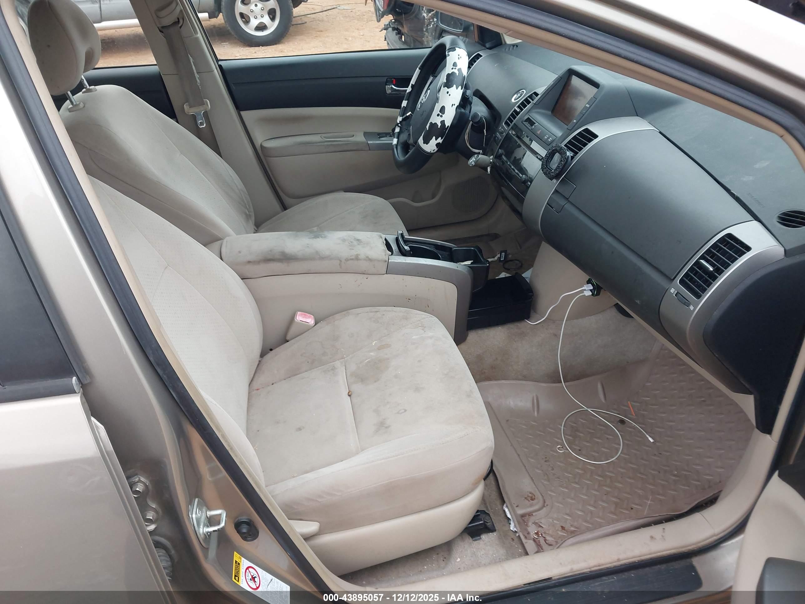 TOYOTA PRIUS image 5