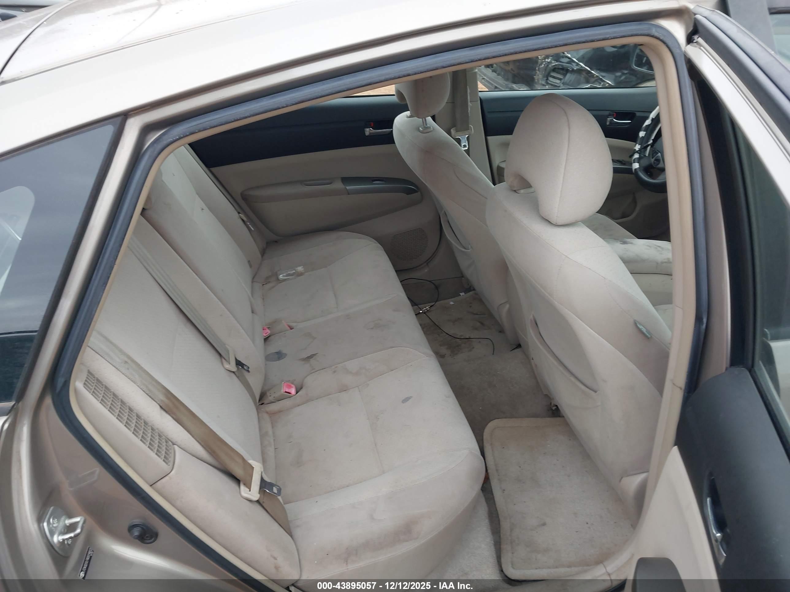 TOYOTA PRIUS image 8