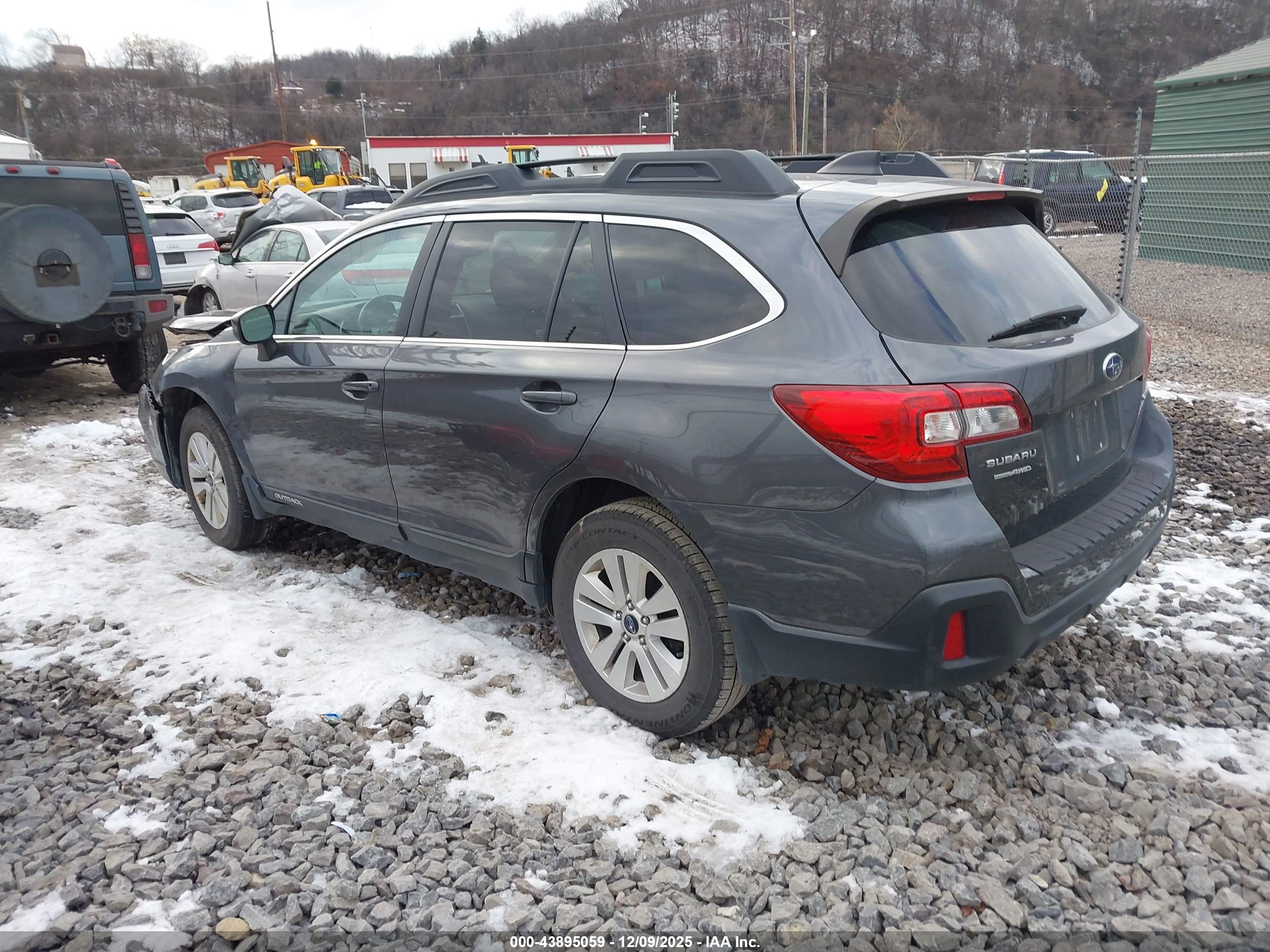 SUBARU OUTBACK image 3