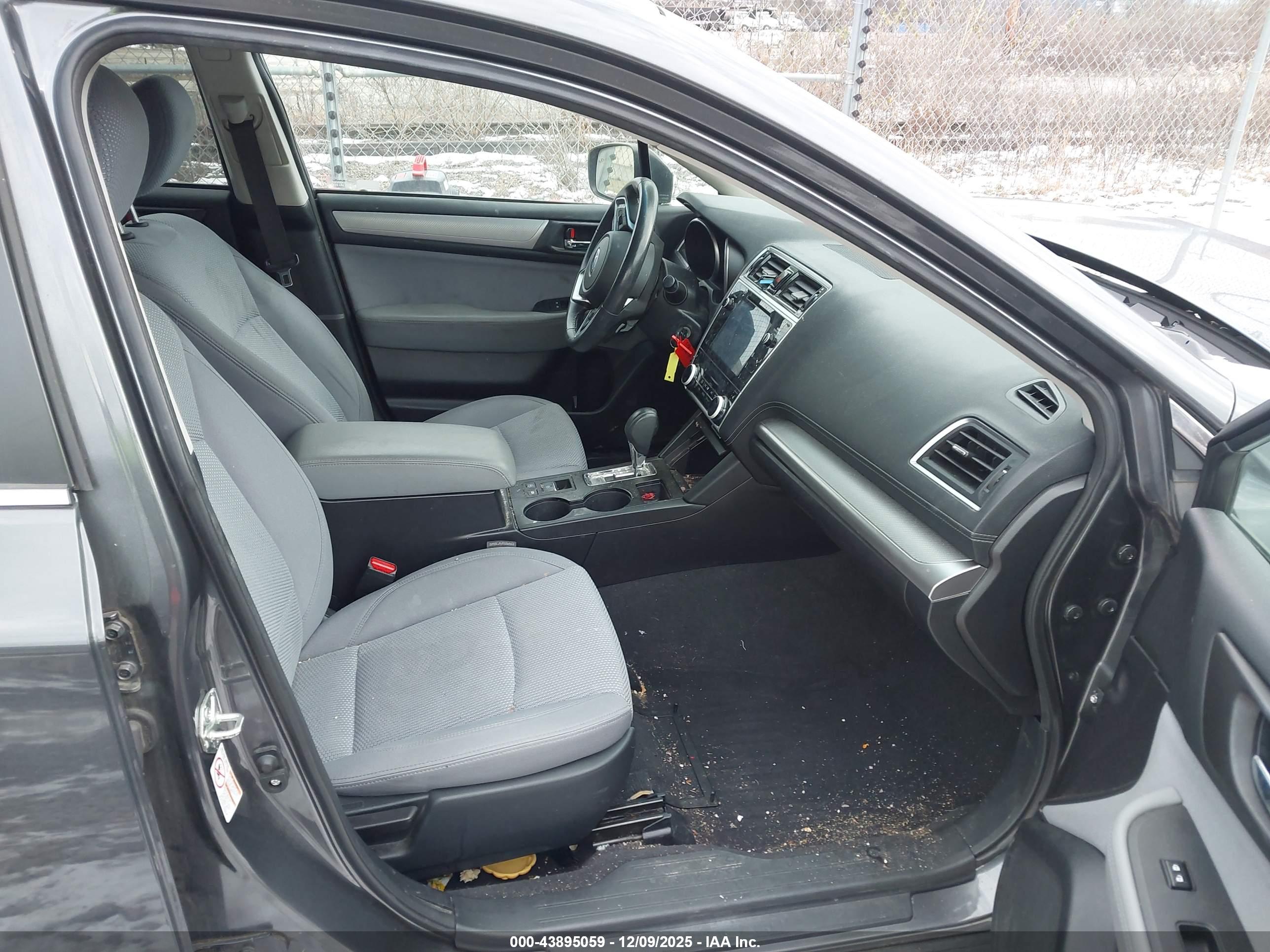 SUBARU OUTBACK image 5