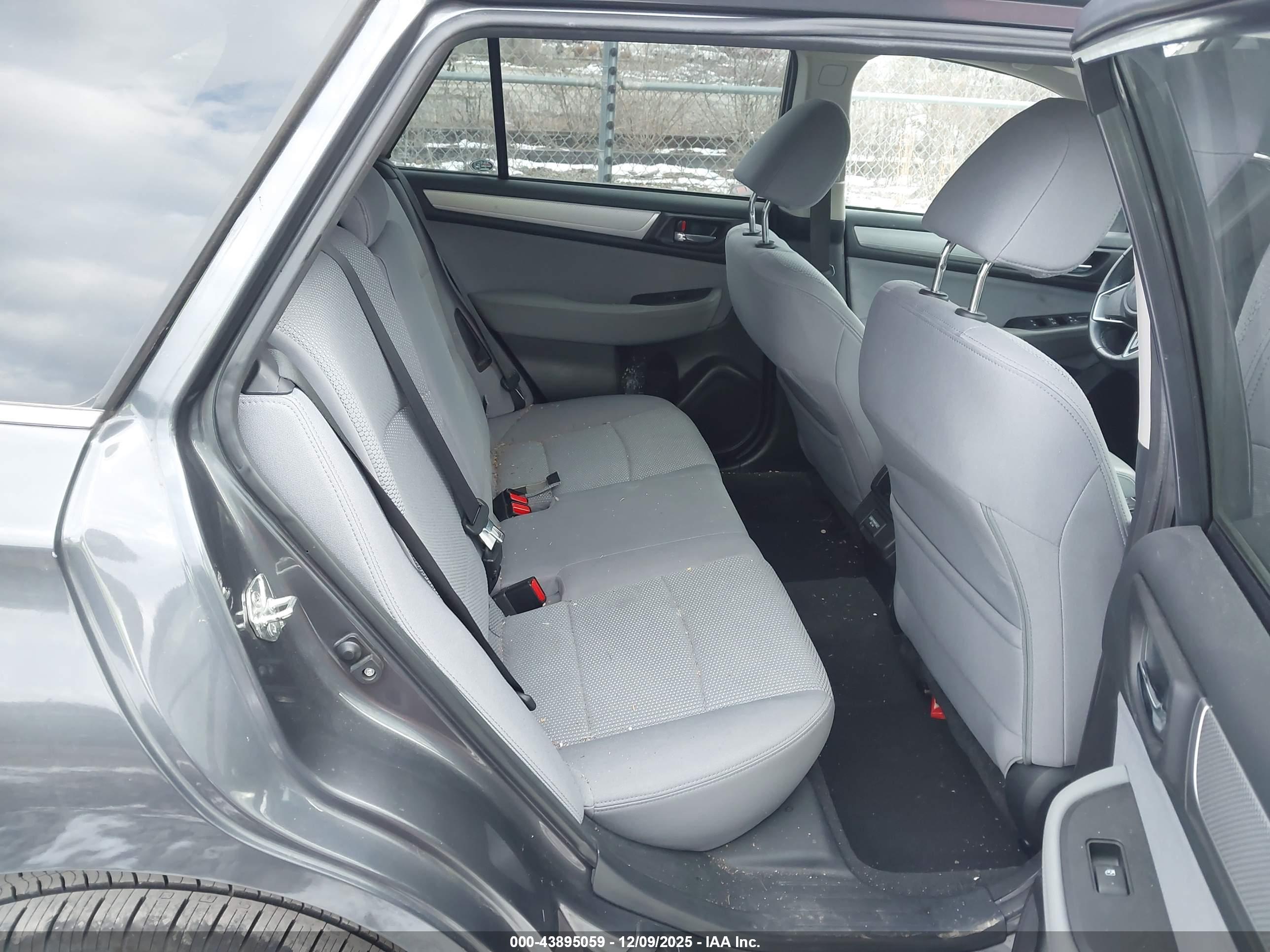 SUBARU OUTBACK image 8