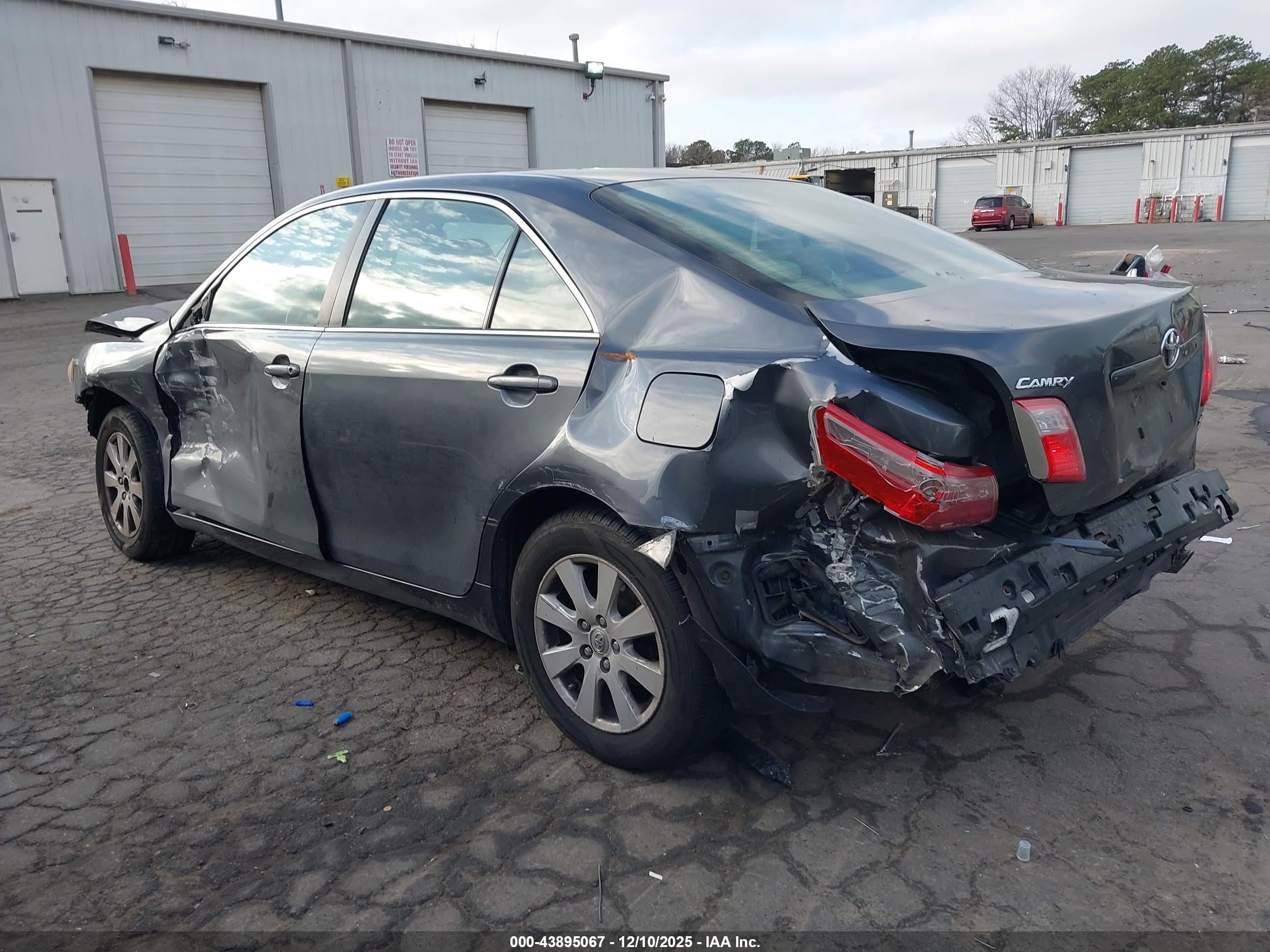 TOYOTA CAMRY image 3