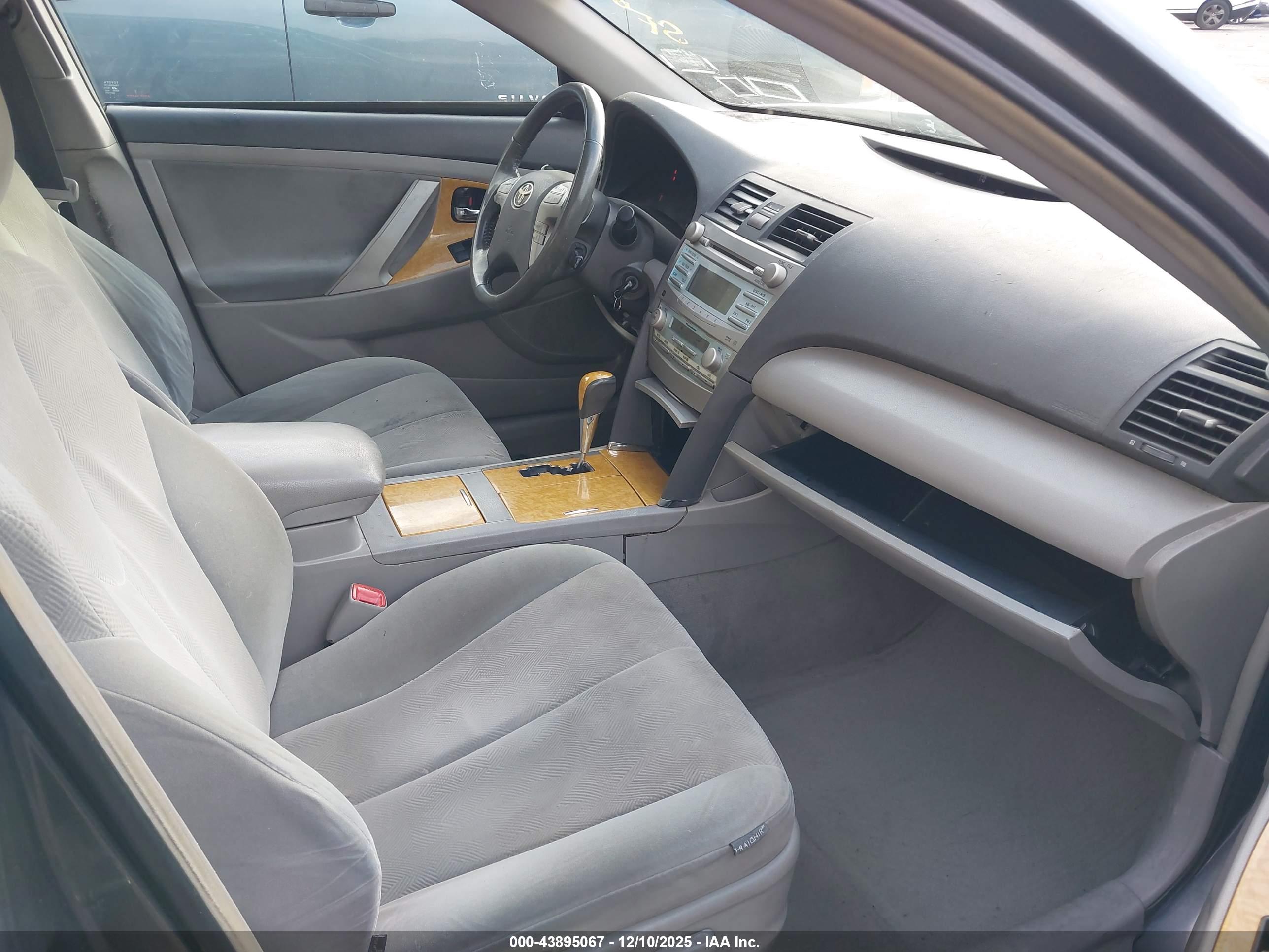 TOYOTA CAMRY image 5