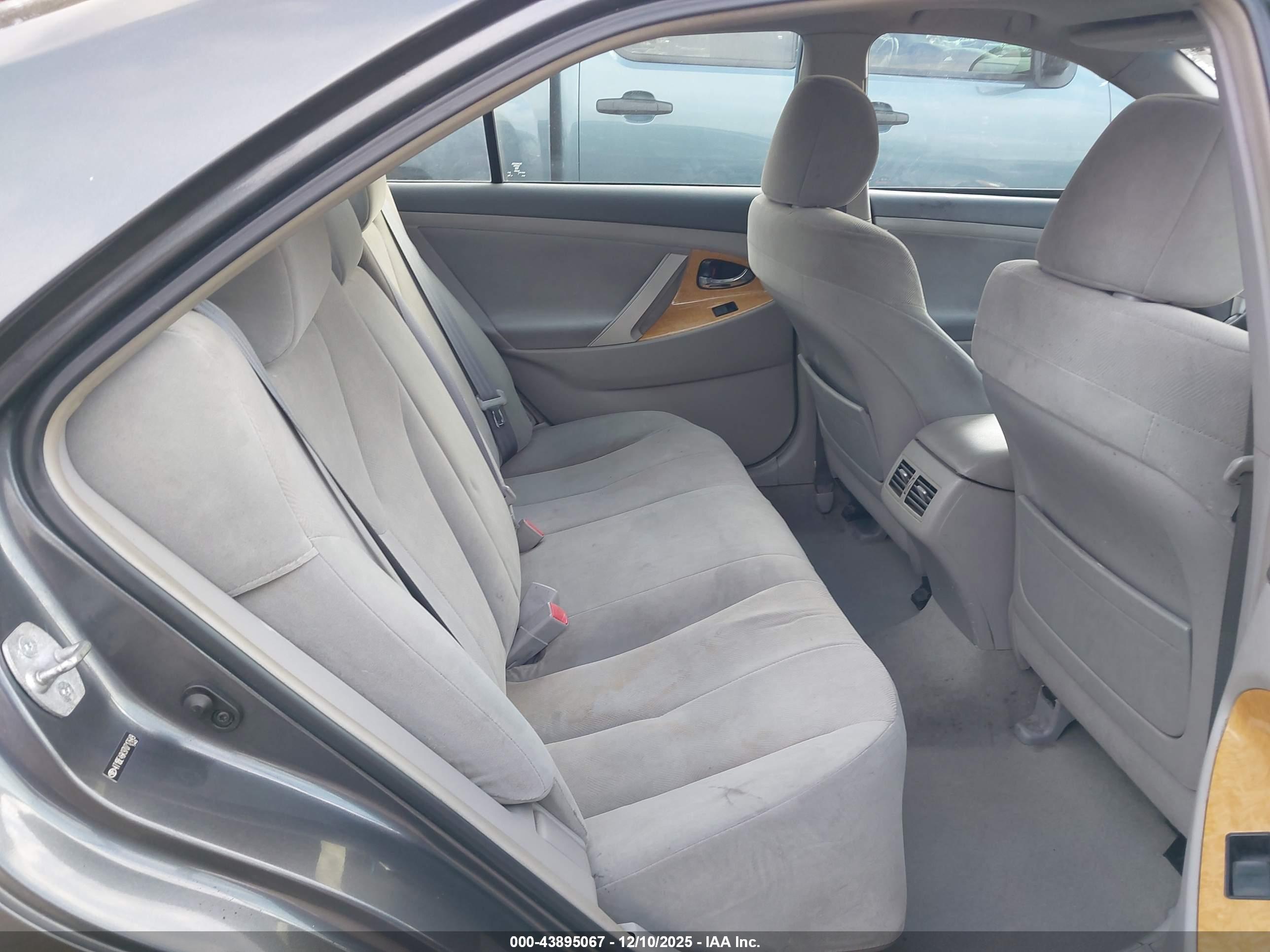 TOYOTA CAMRY image 8