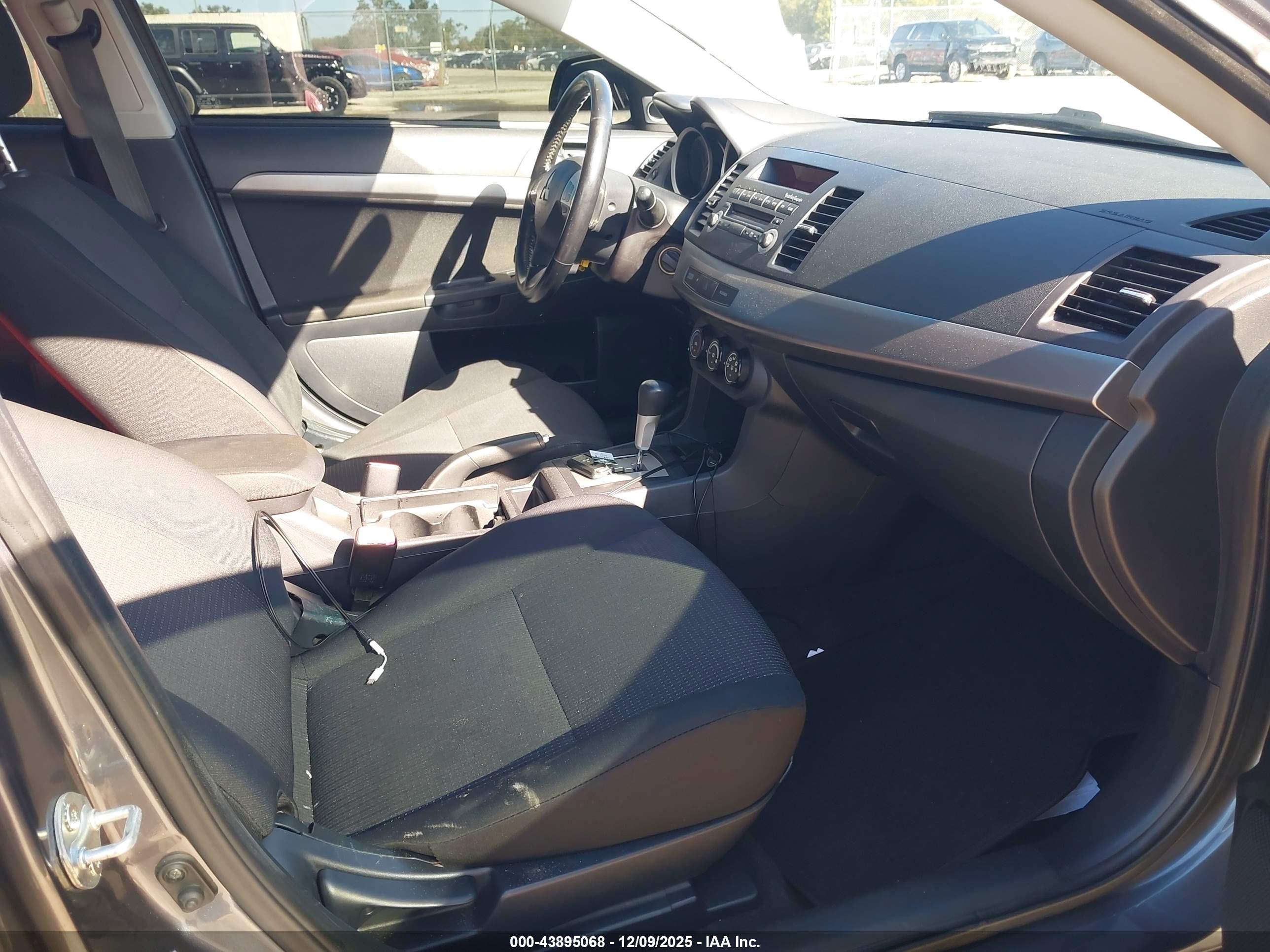 MITSUBISHI LANCER image 5
