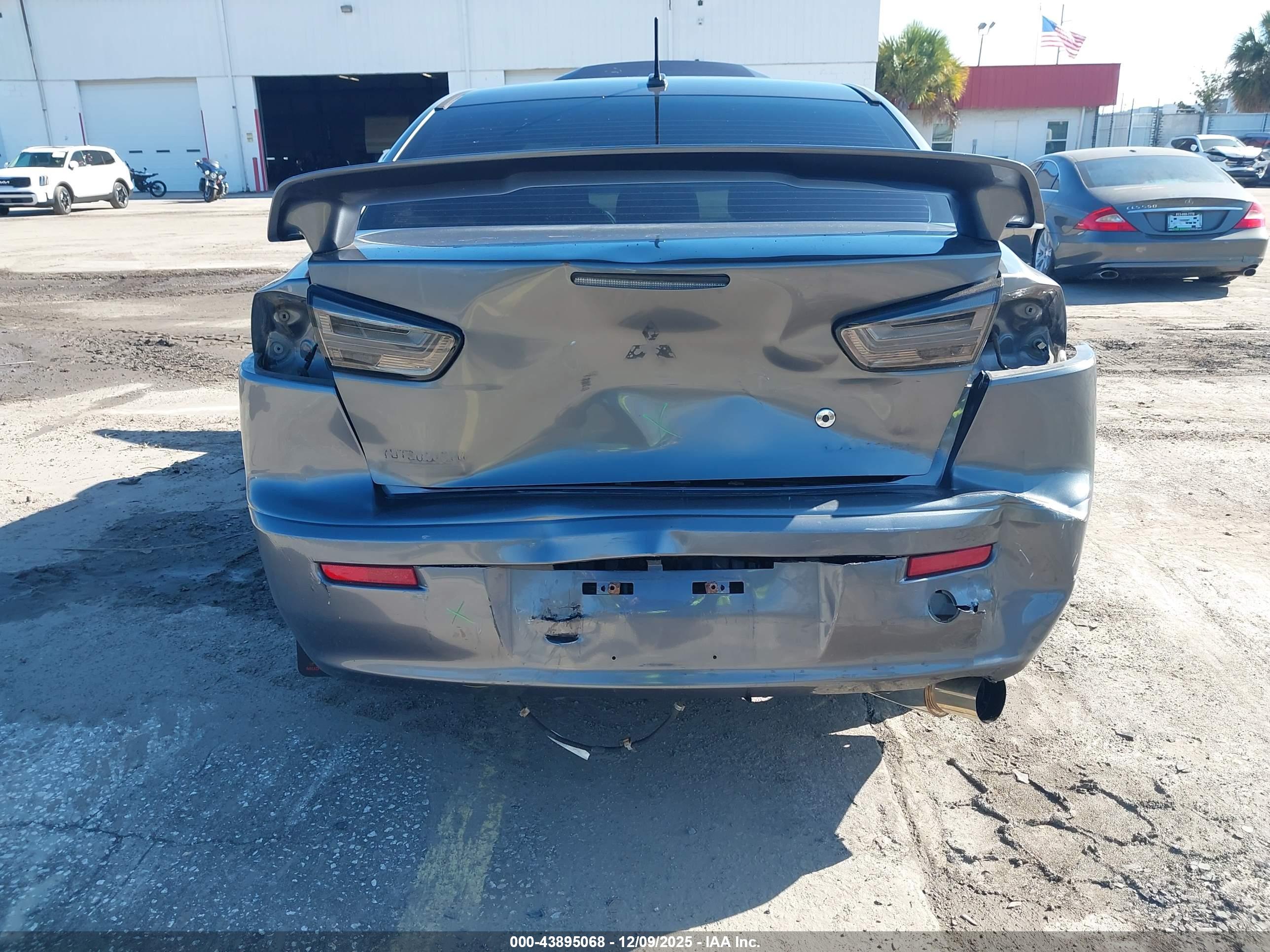 MITSUBISHI LANCER image 6