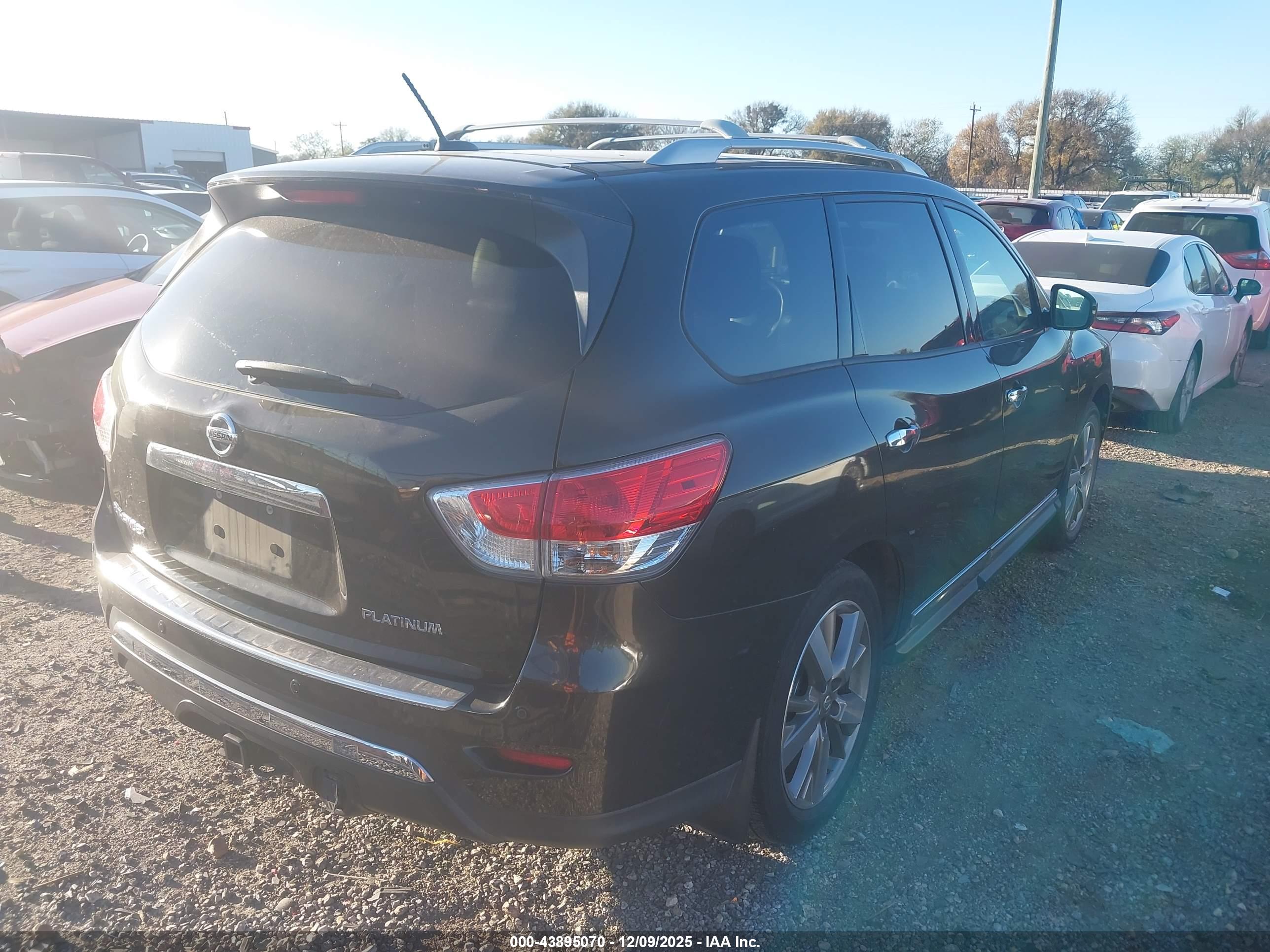 NISSAN PATHFINDER image 4