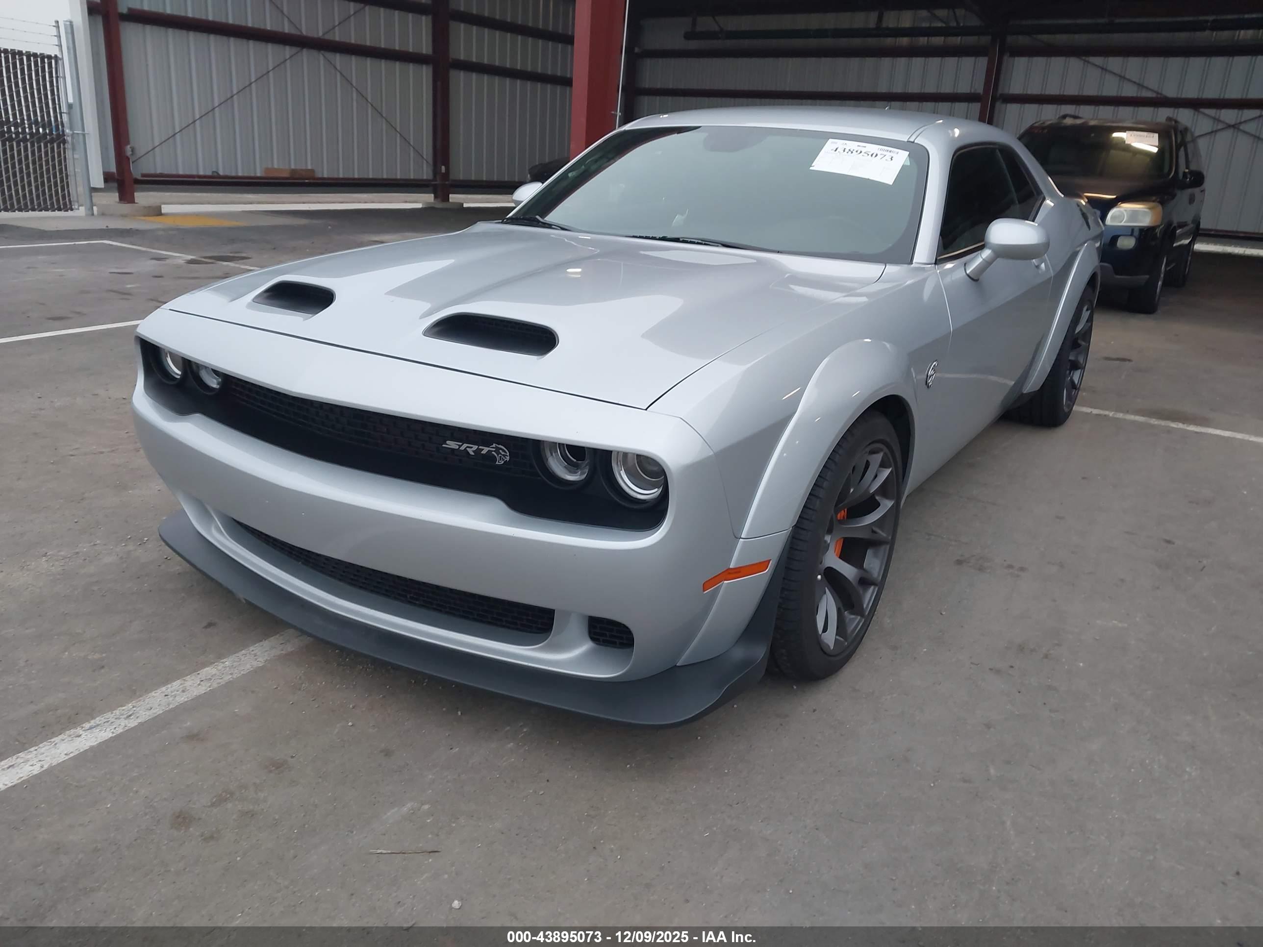DODGE CHALLENGER image 2