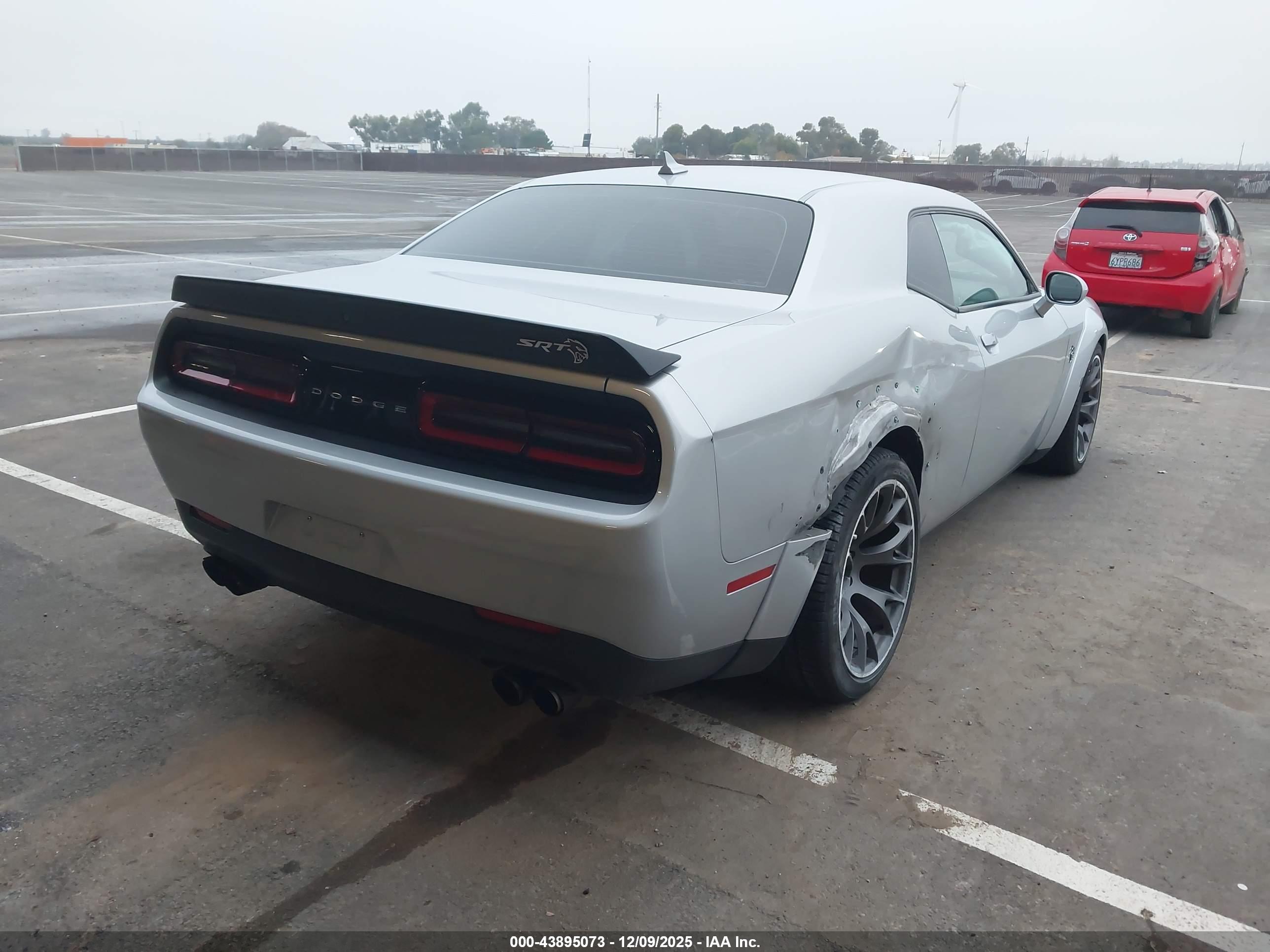 DODGE CHALLENGER image 4