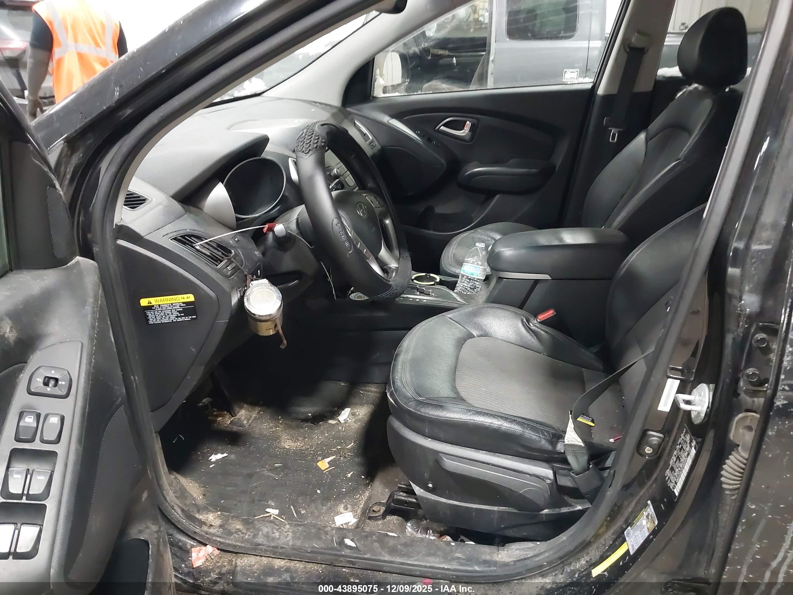 HYUNDAI TUCSON image 5