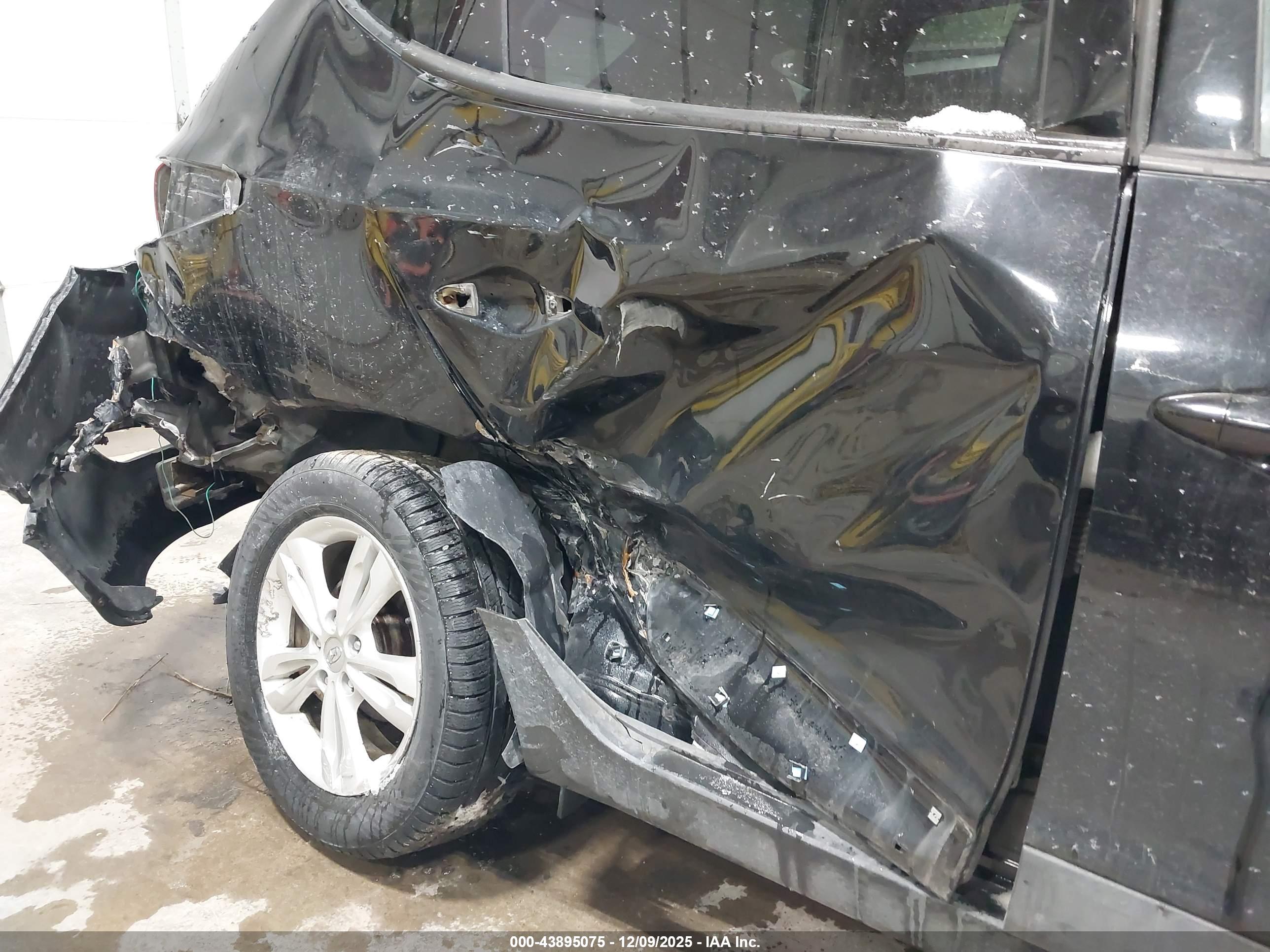 HYUNDAI TUCSON image 6