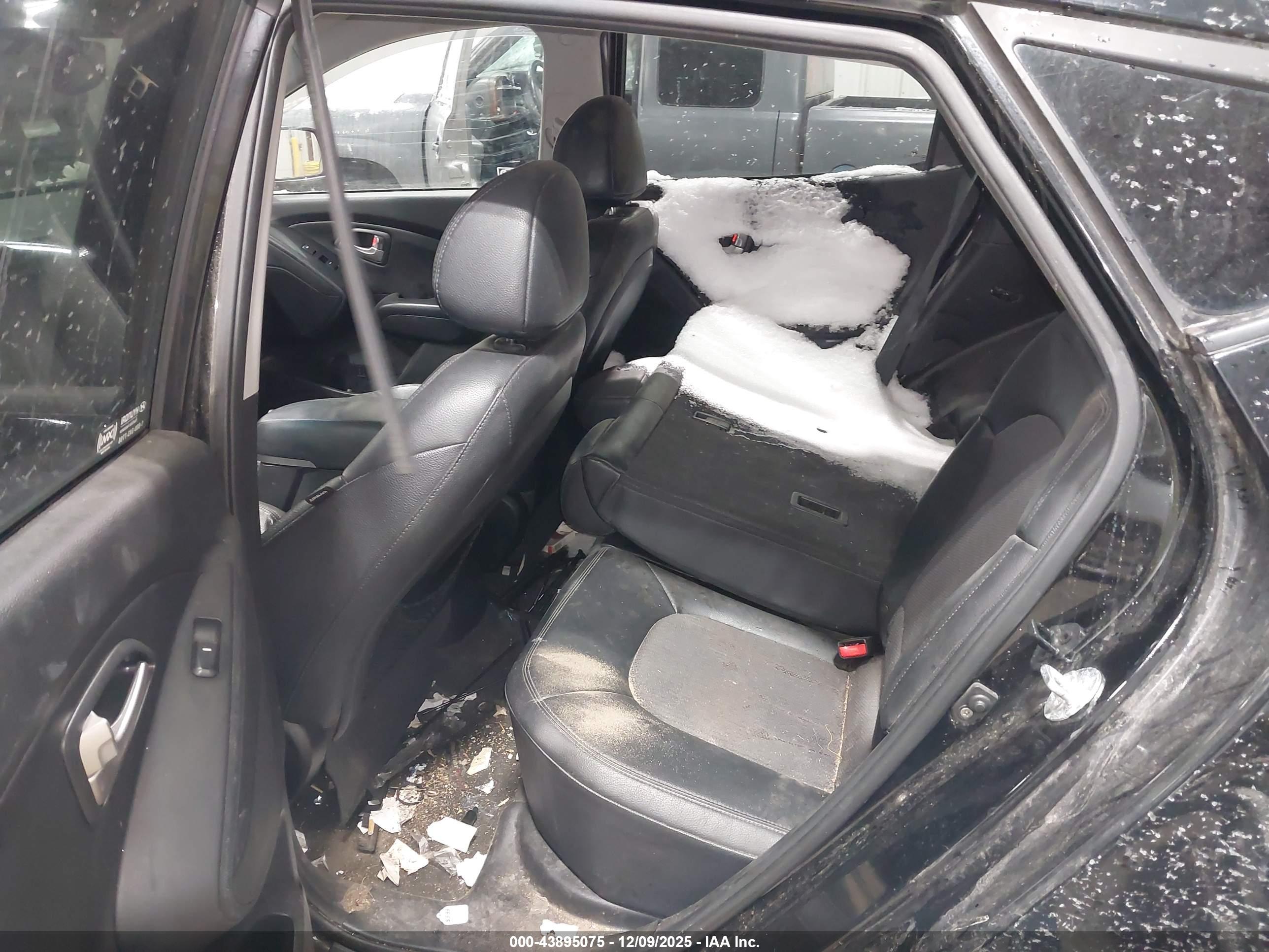 HYUNDAI TUCSON image 8