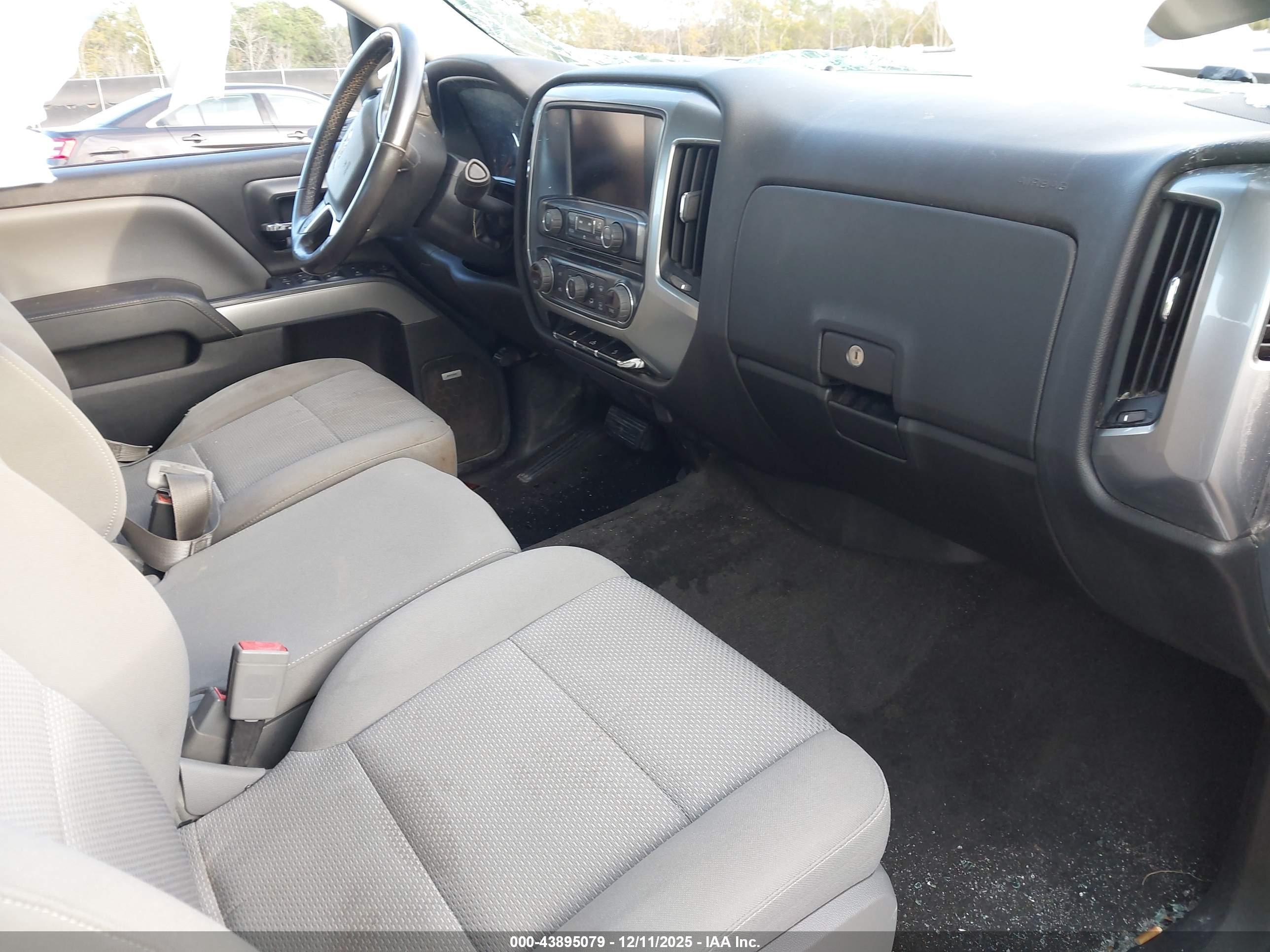 CHEVROLET SILVERADO image 5