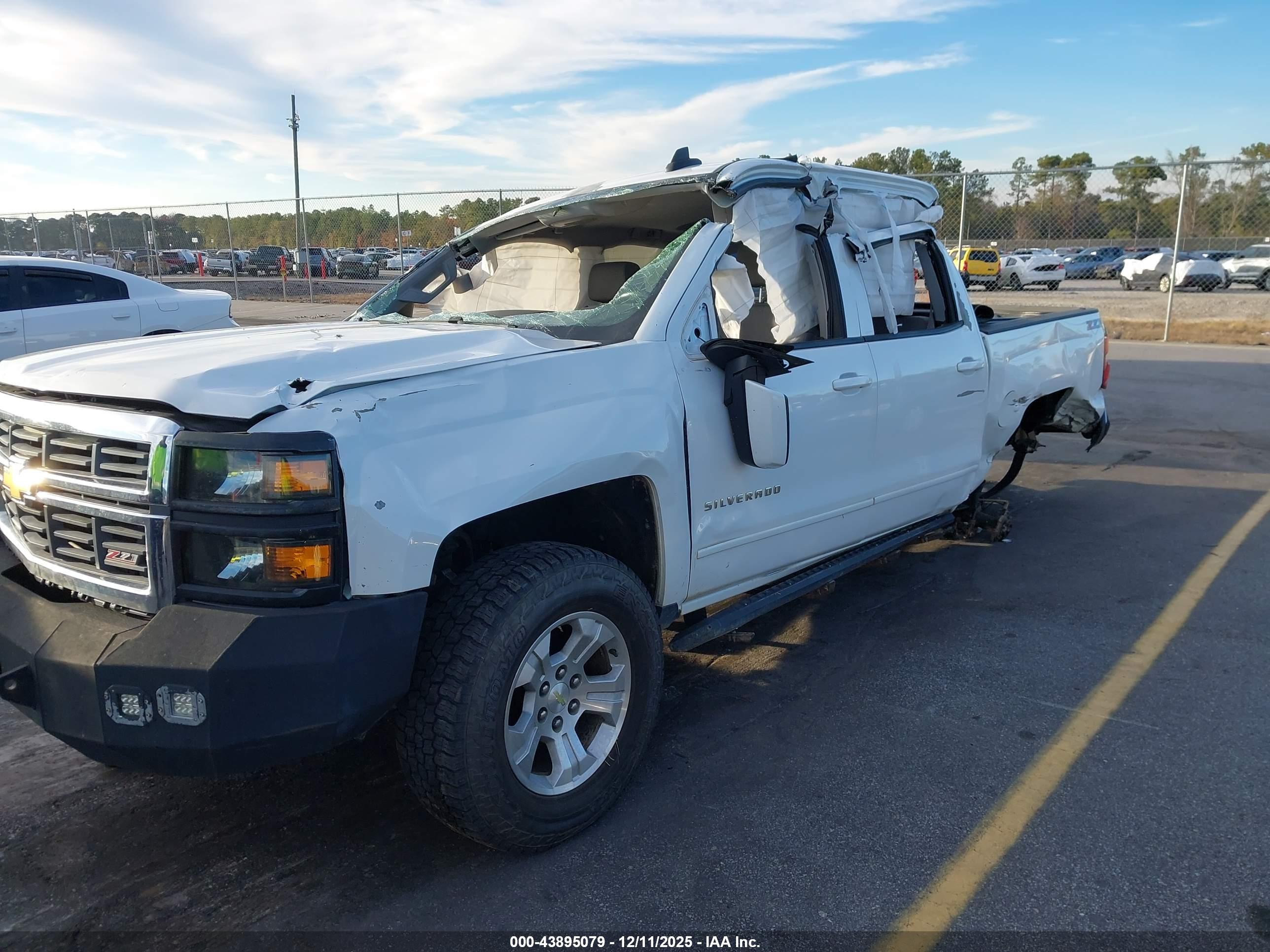 CHEVROLET SILVERADO image 6