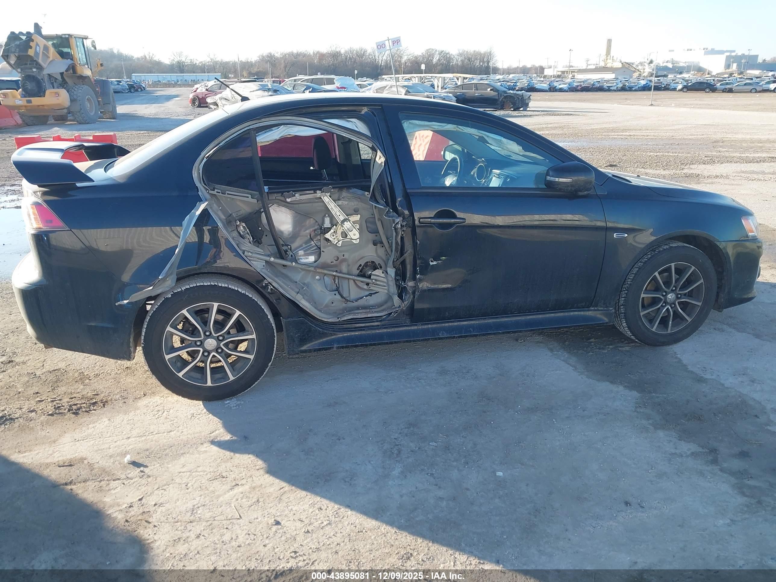 MITSUBISHI LANCER image 6