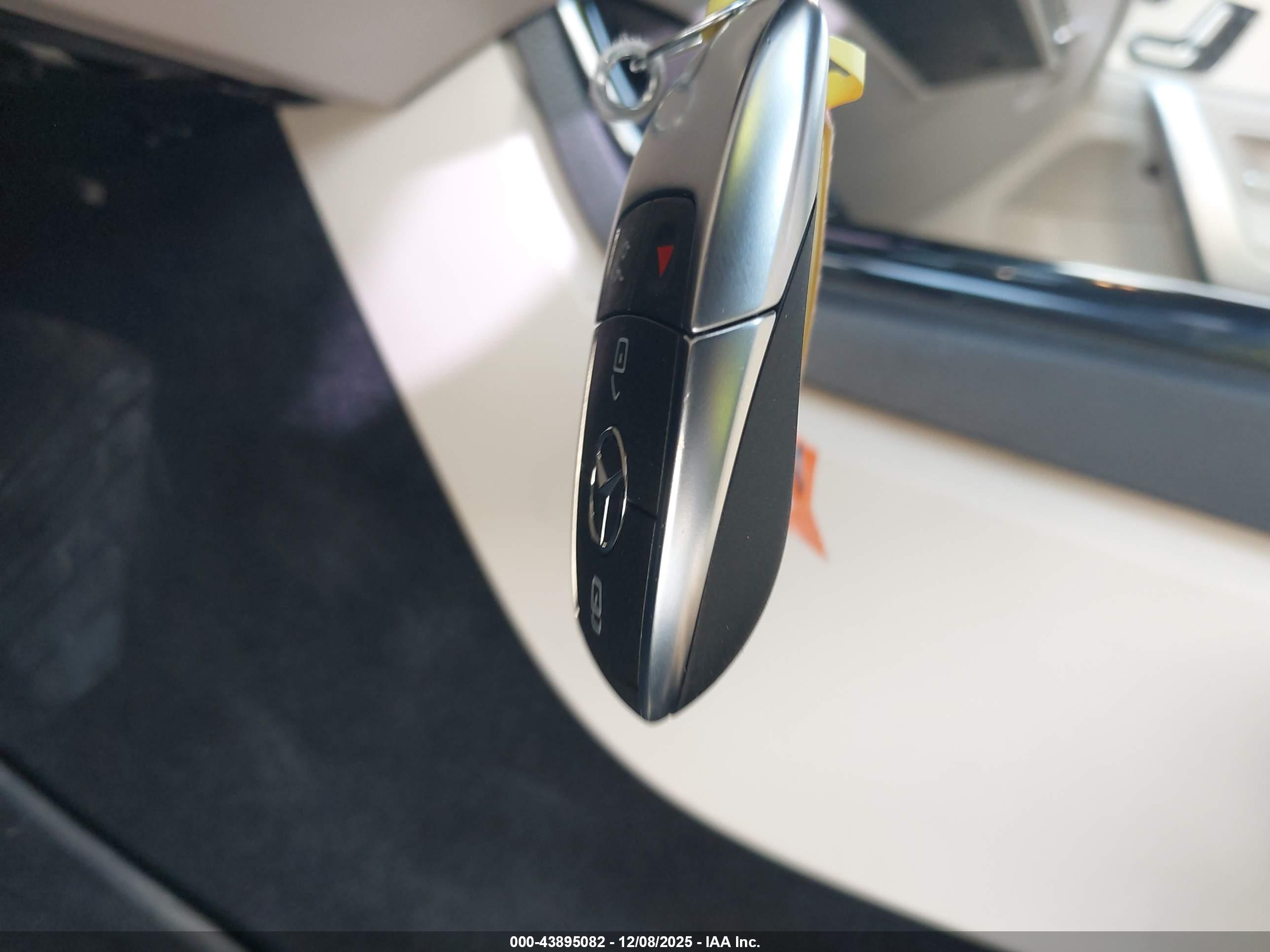 MERCEDES-BENZ A image 11