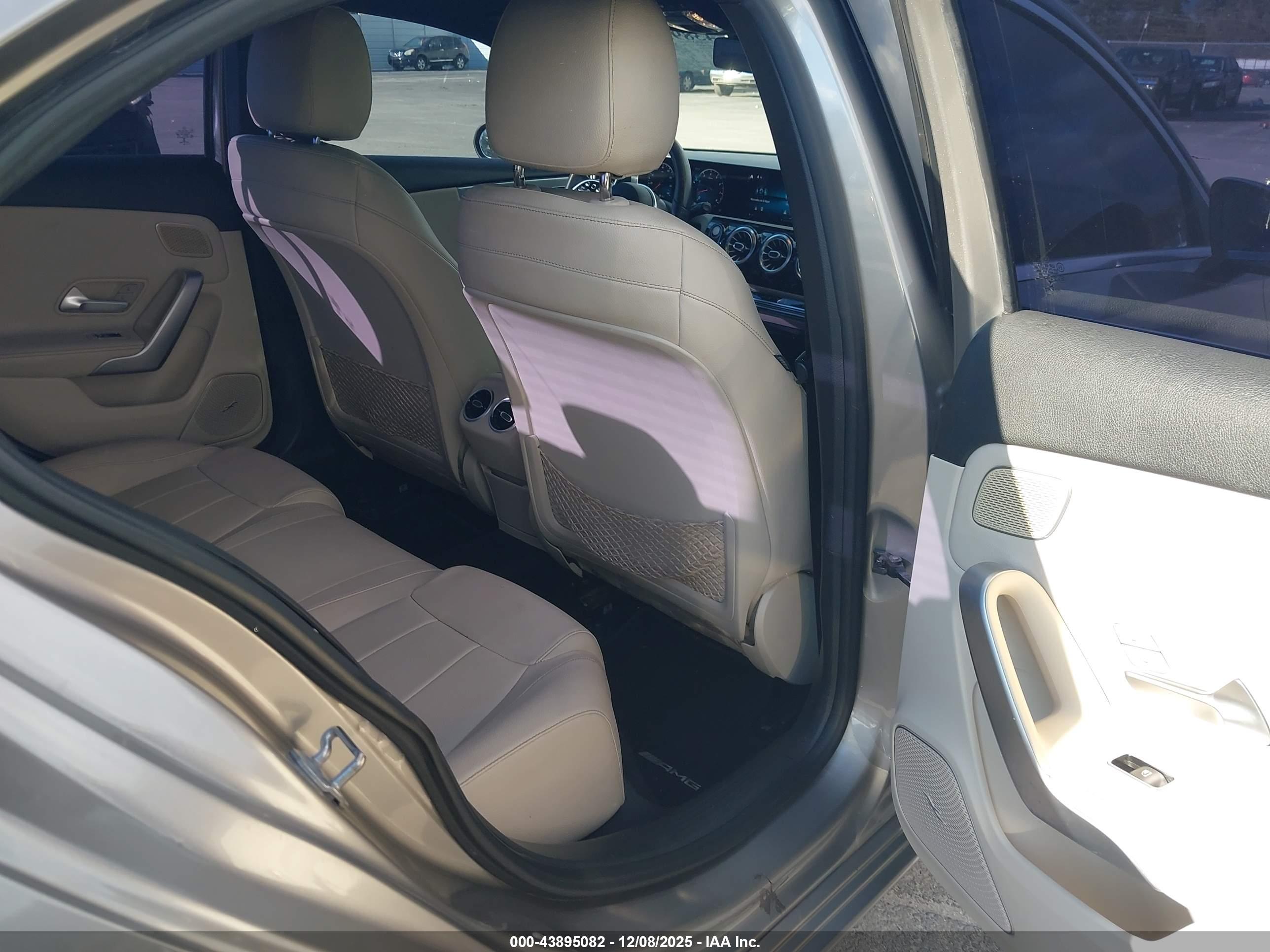 MERCEDES-BENZ A image 8