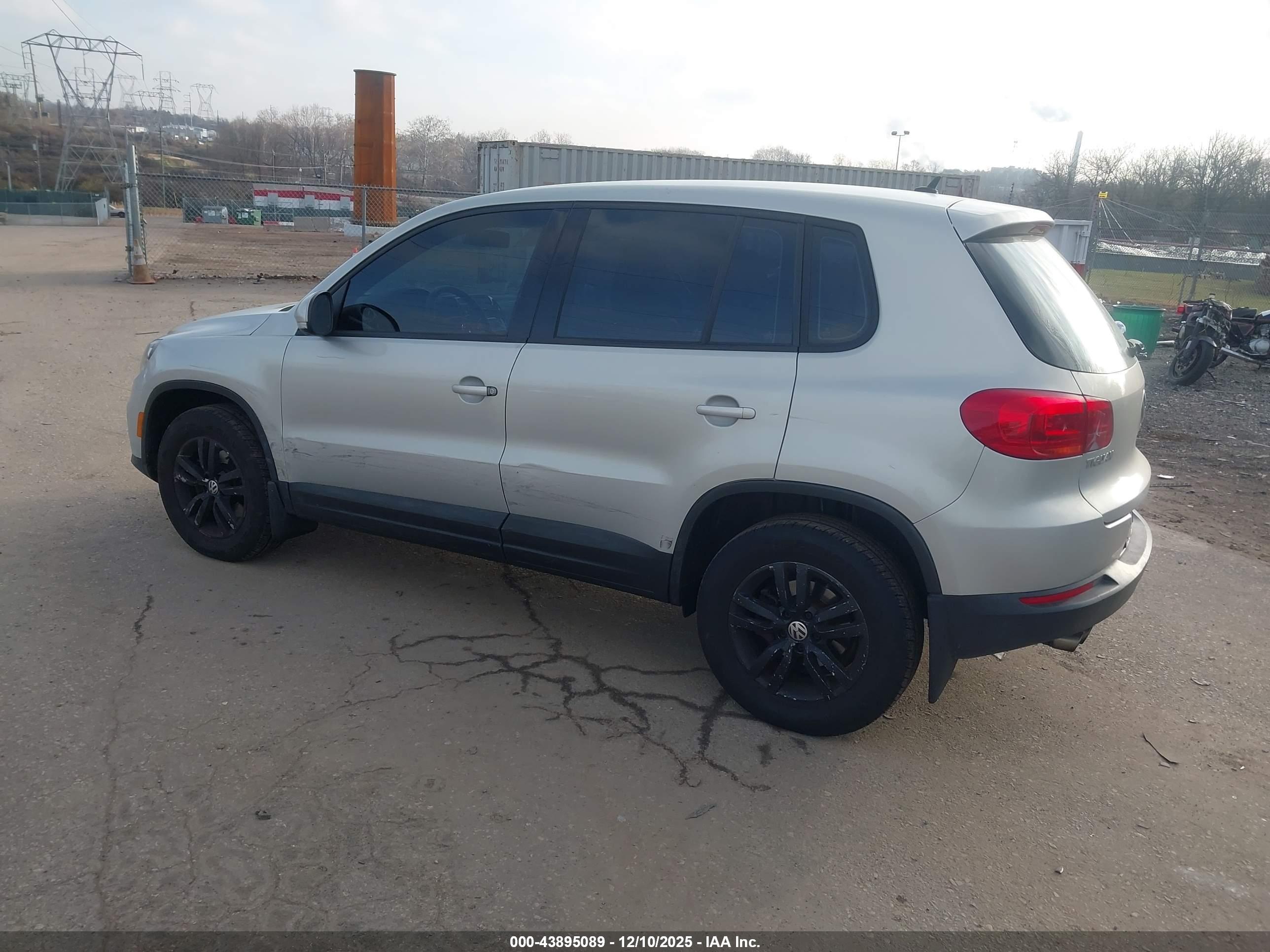 VOLKSWAGEN TIGUAN image 3