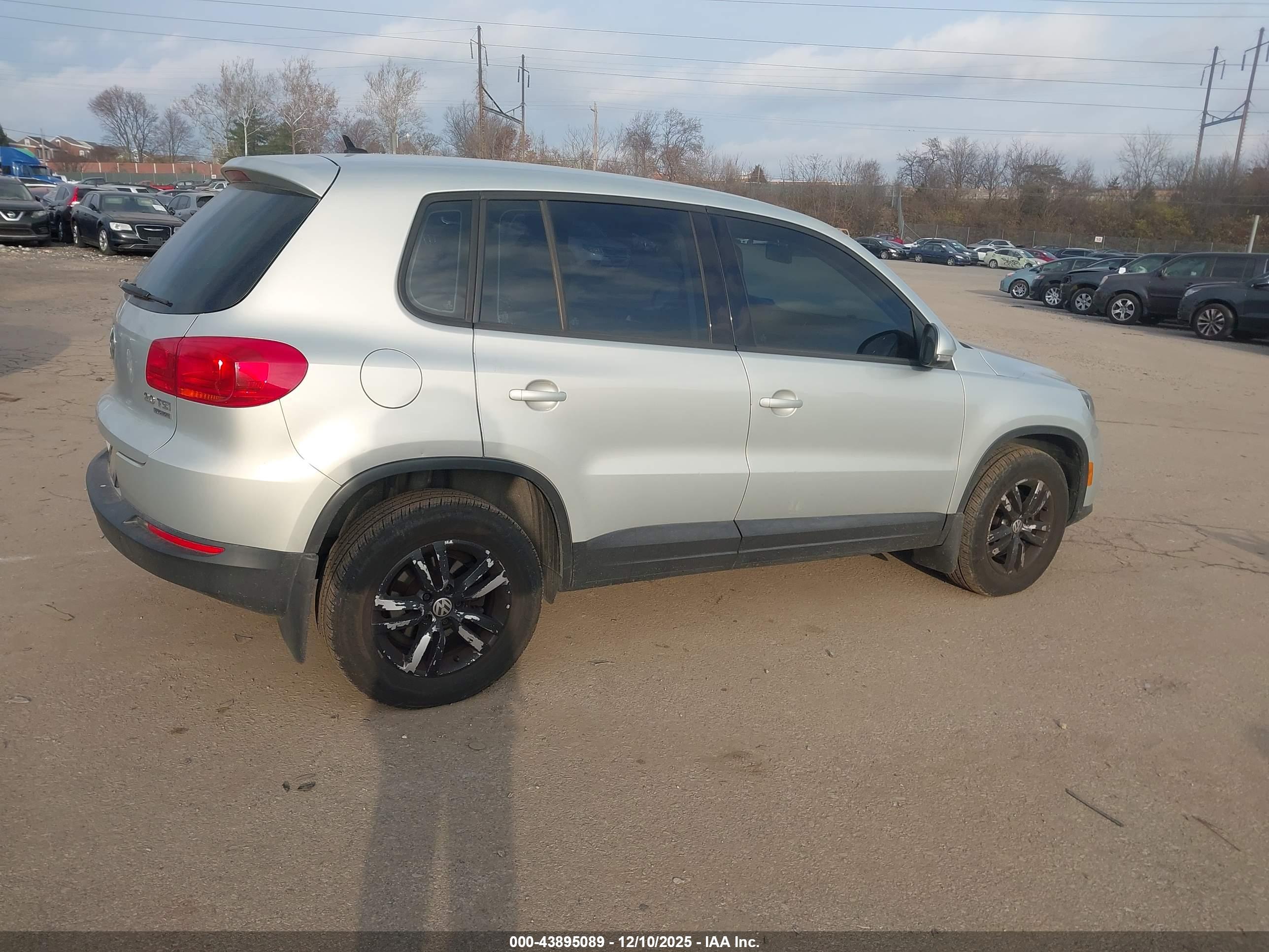 VOLKSWAGEN TIGUAN image 4