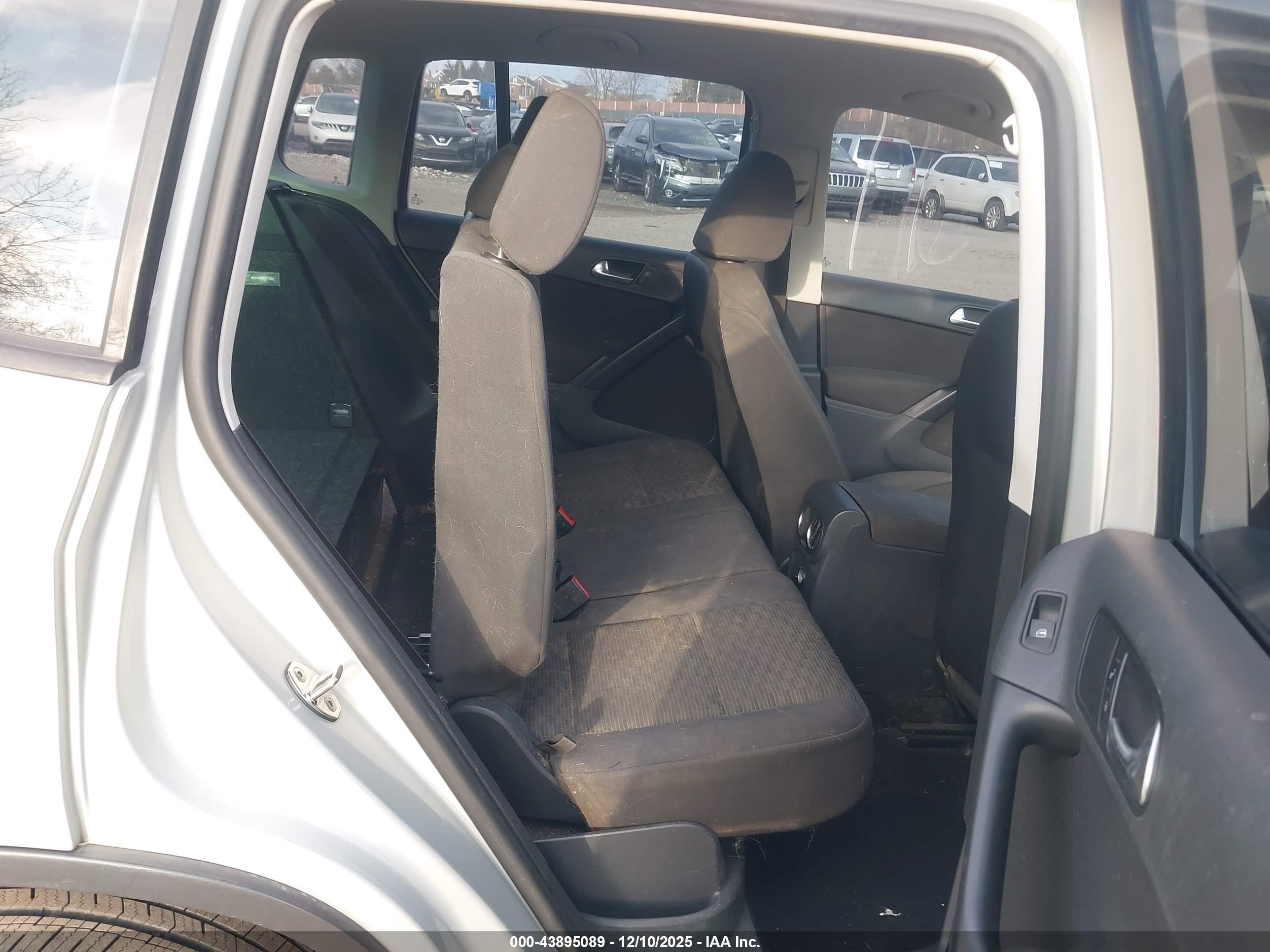 VOLKSWAGEN TIGUAN image 8
