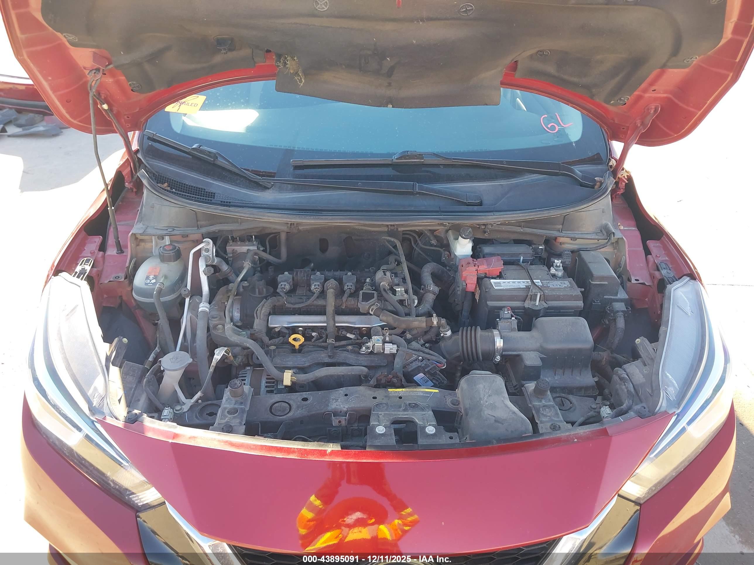 NISSAN VERSA image 10