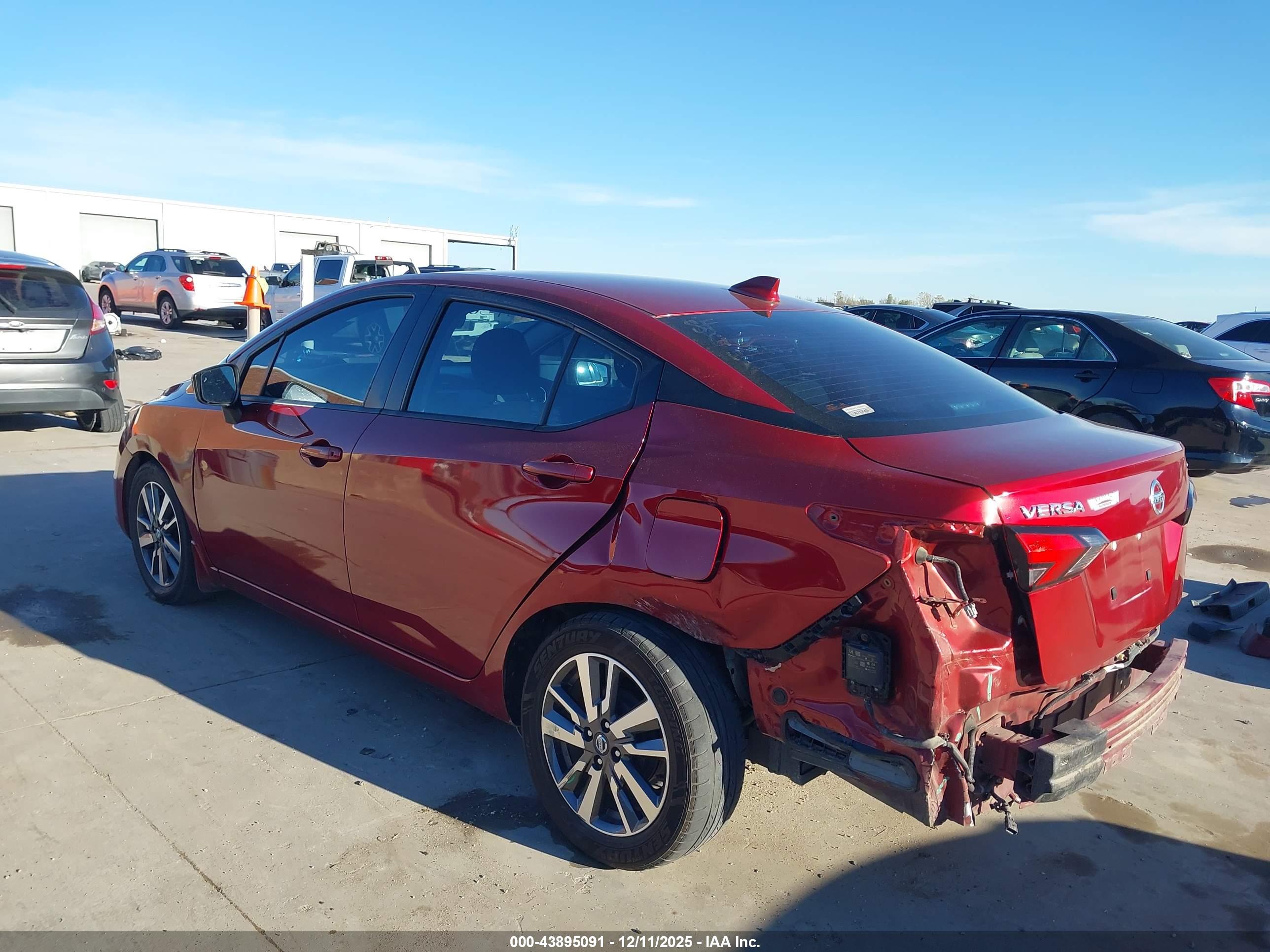 NISSAN VERSA image 3