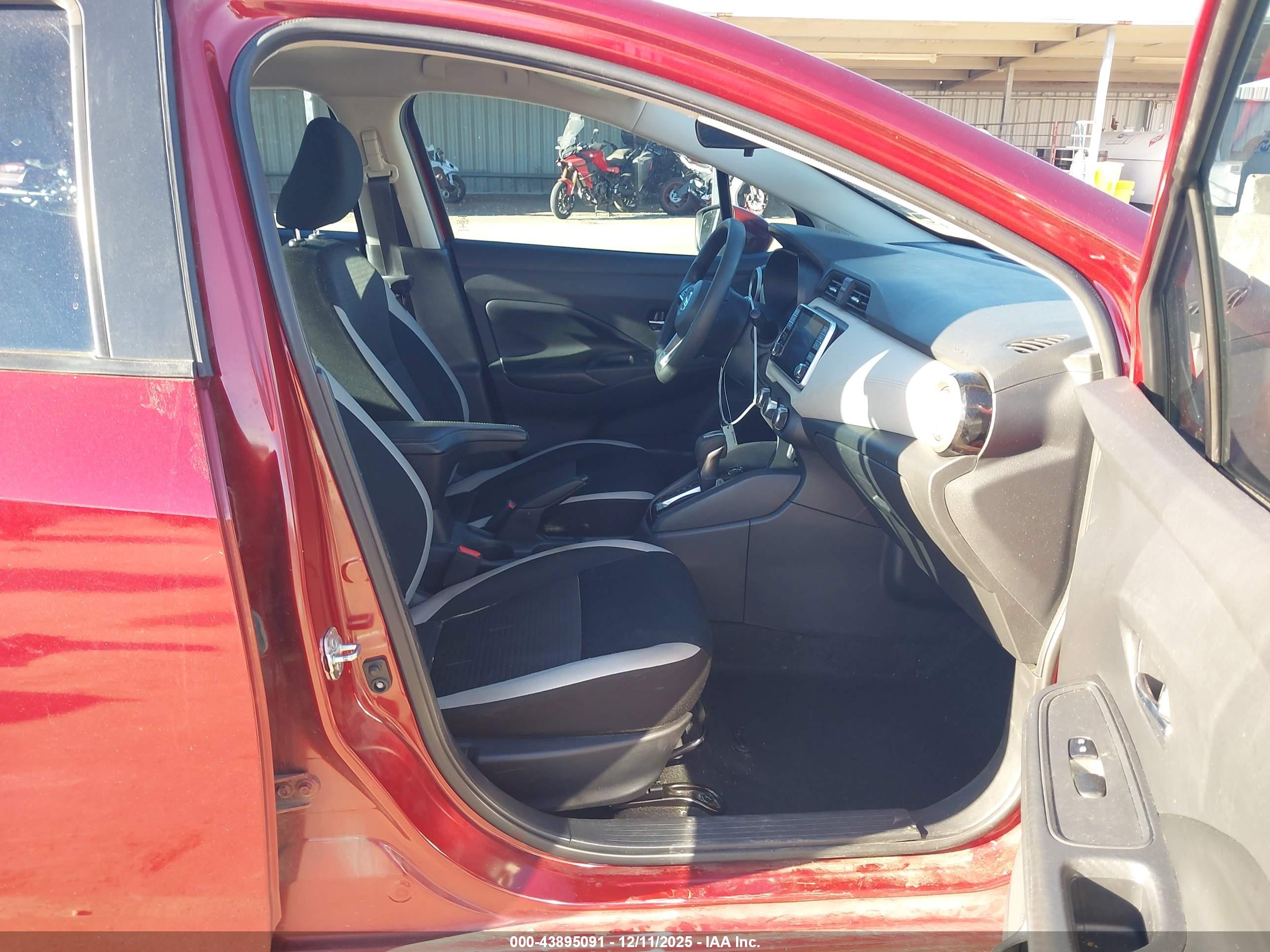 NISSAN VERSA image 5