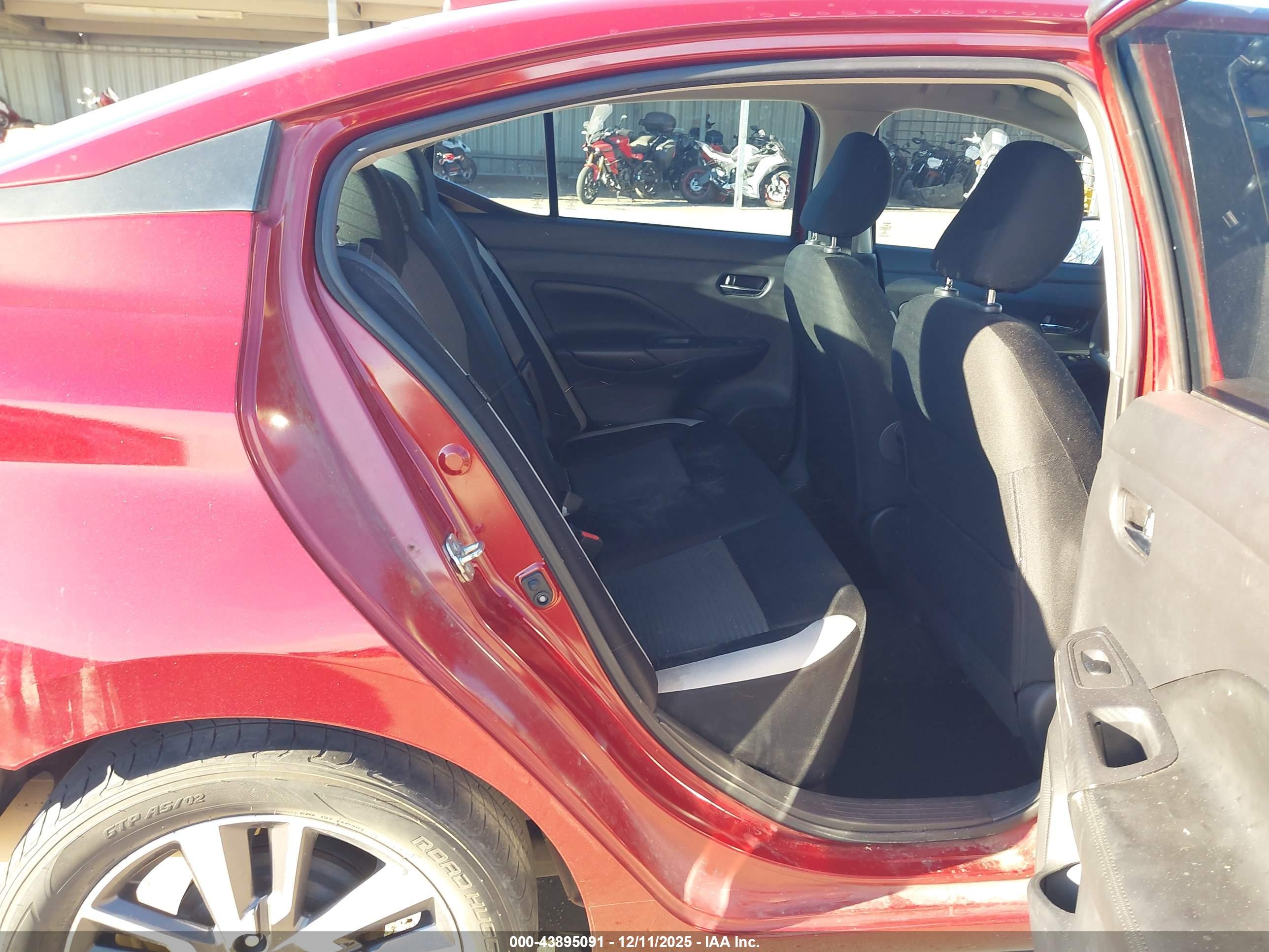 NISSAN VERSA image 8