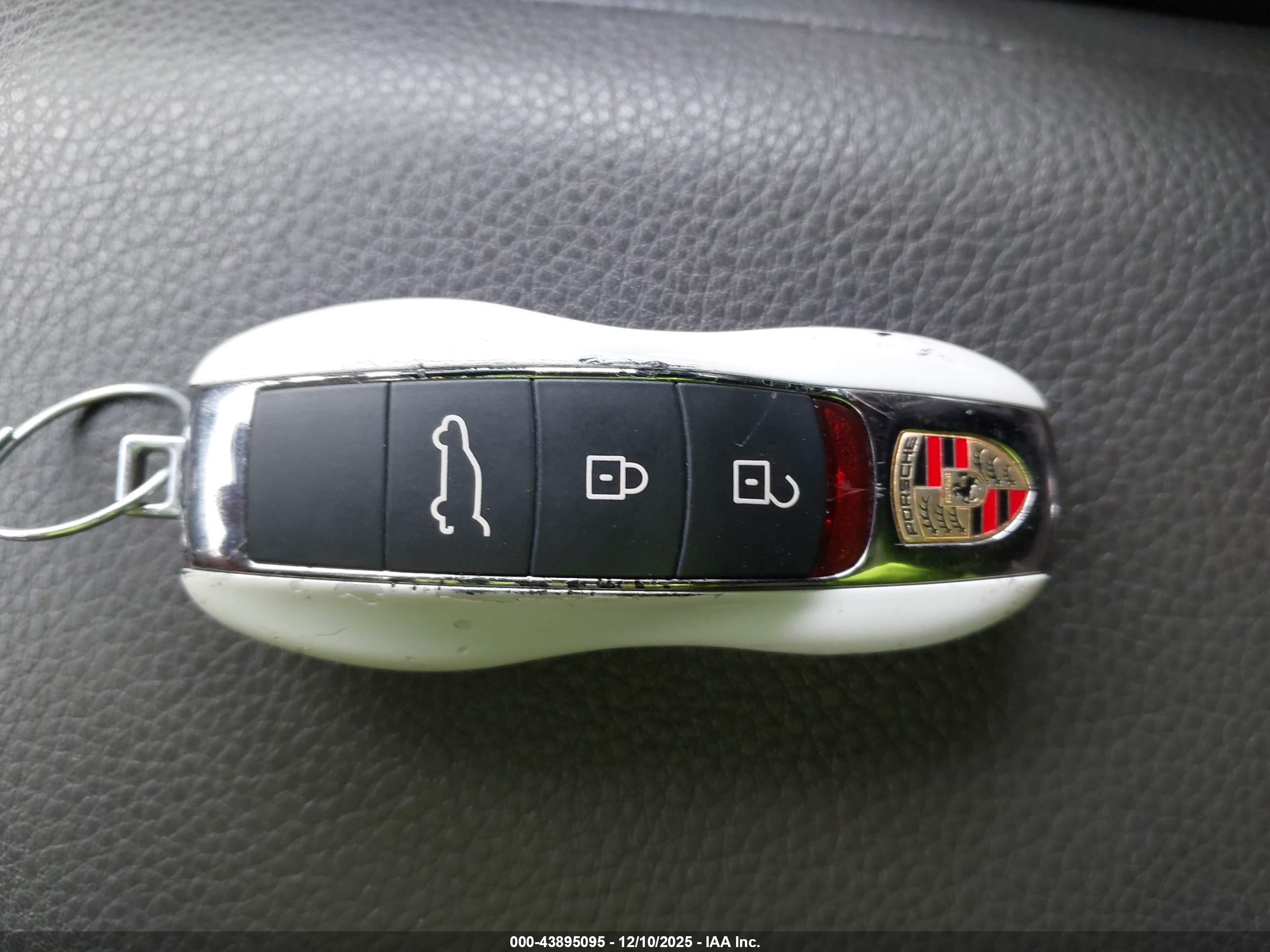 PORSCHE MACAN image 11