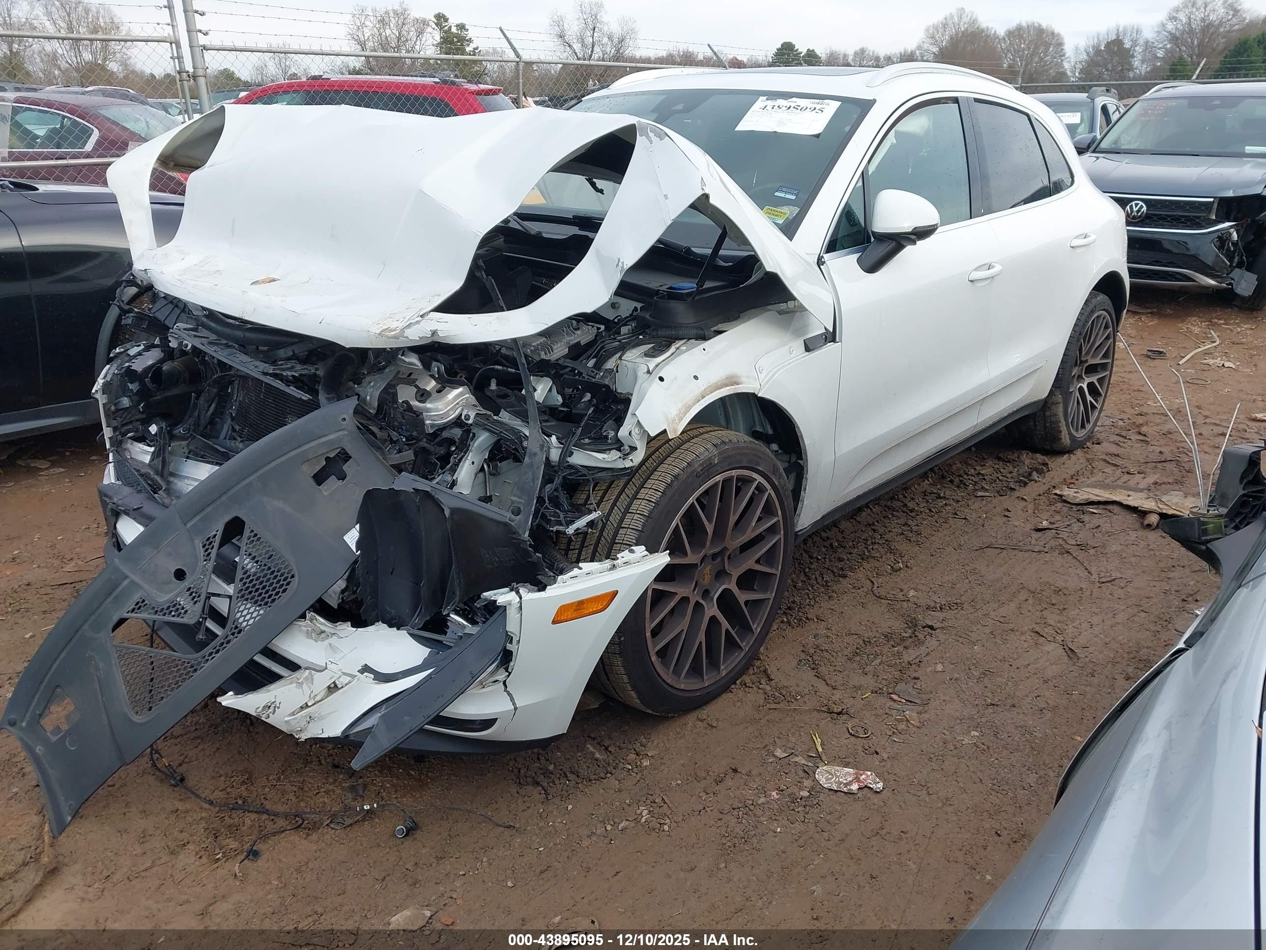 PORSCHE MACAN image 2