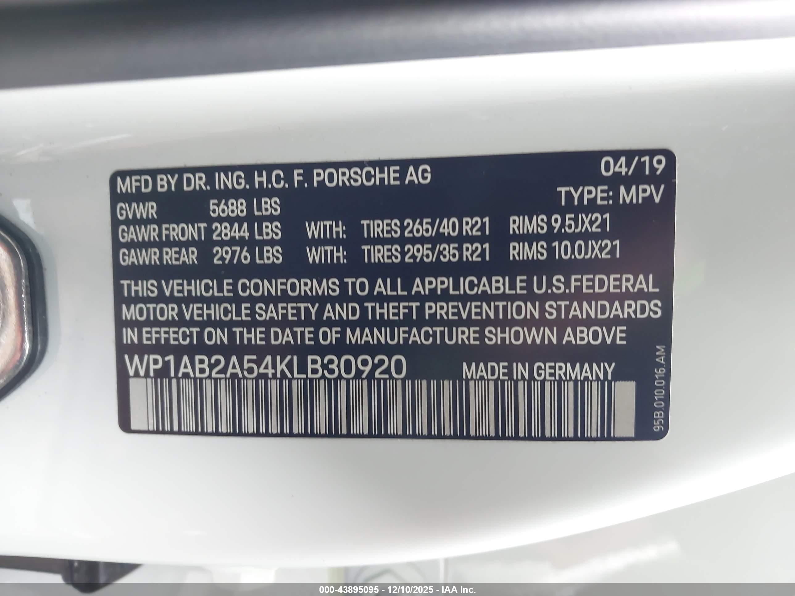 PORSCHE MACAN image 9