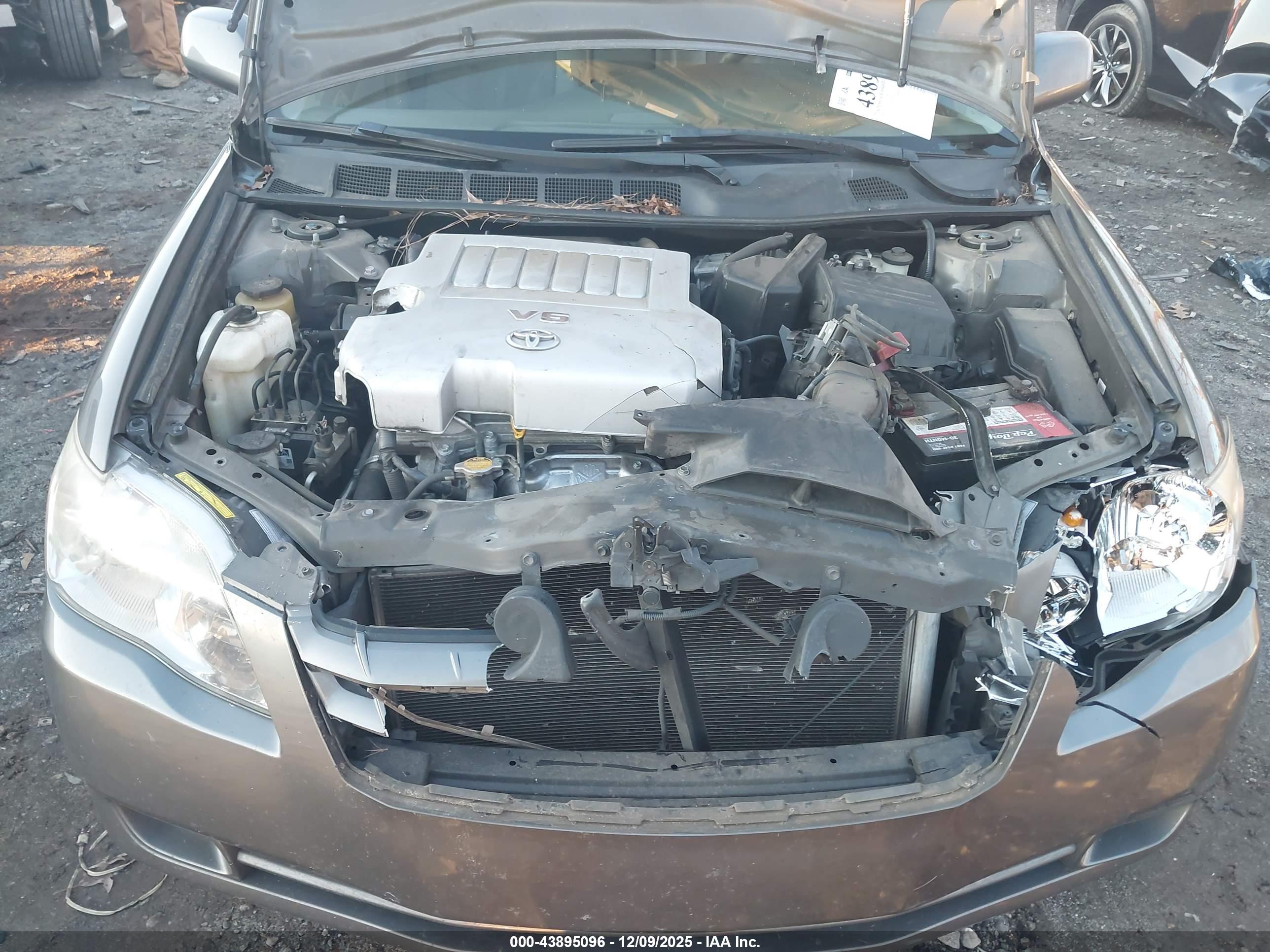 TOYOTA AVALON image 10