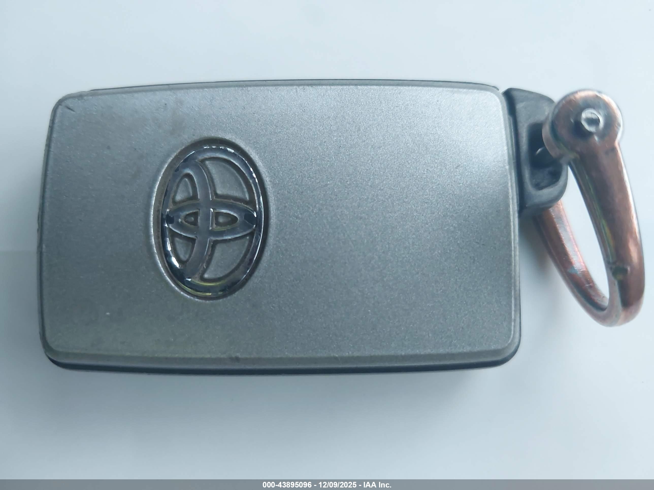 TOYOTA AVALON image 11