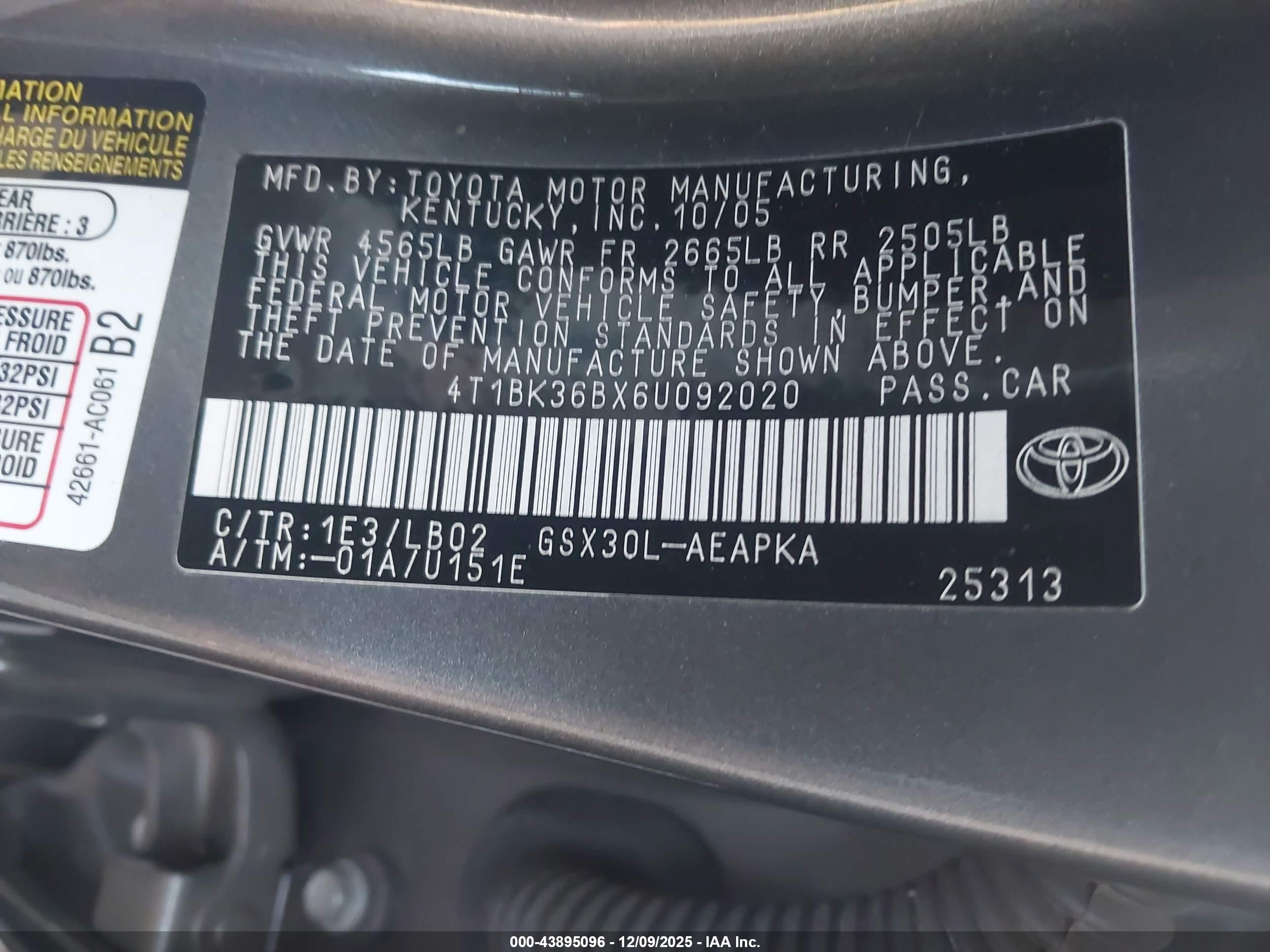 TOYOTA AVALON image 9