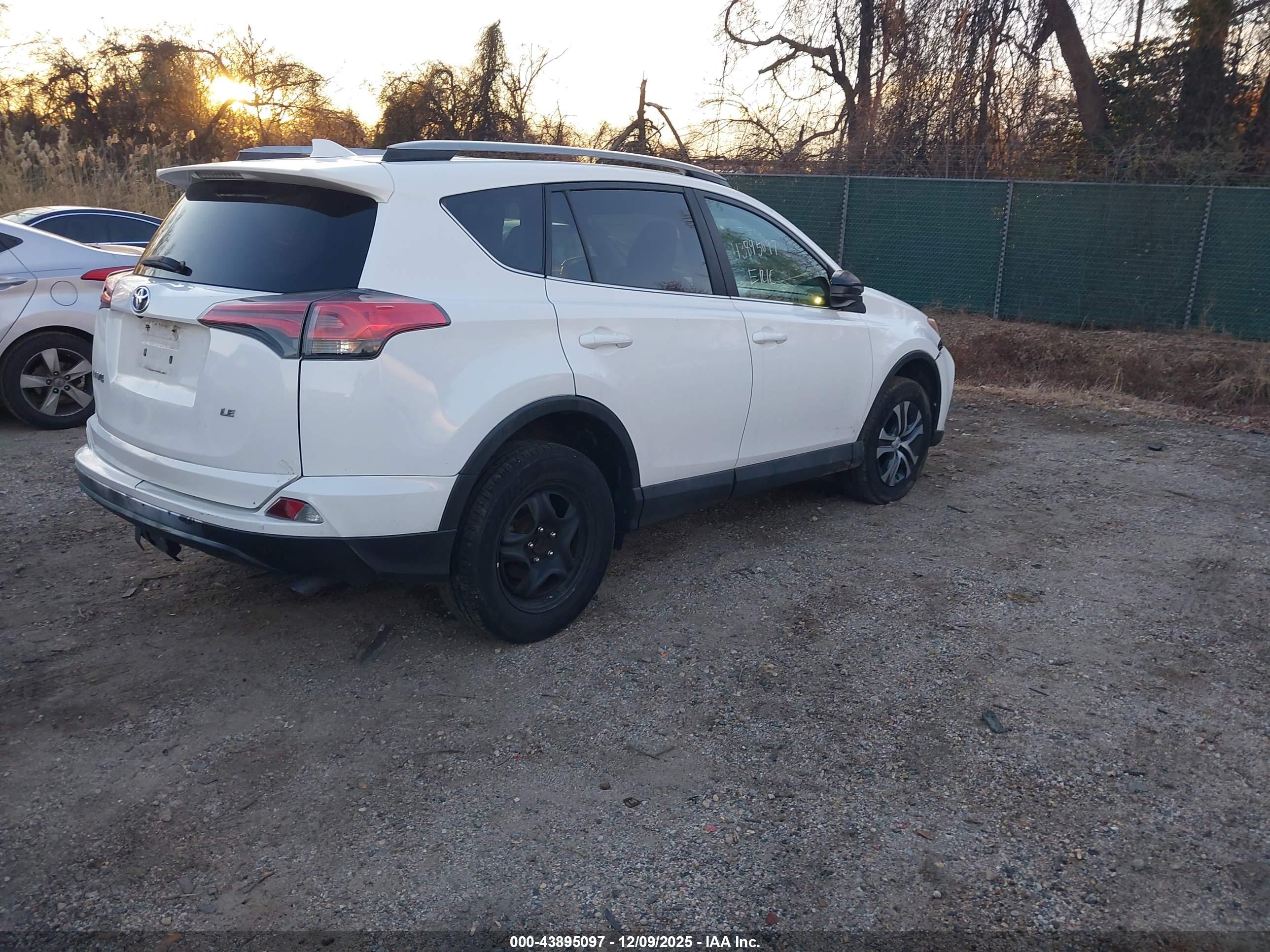 TOYOTA RAV4 image 4