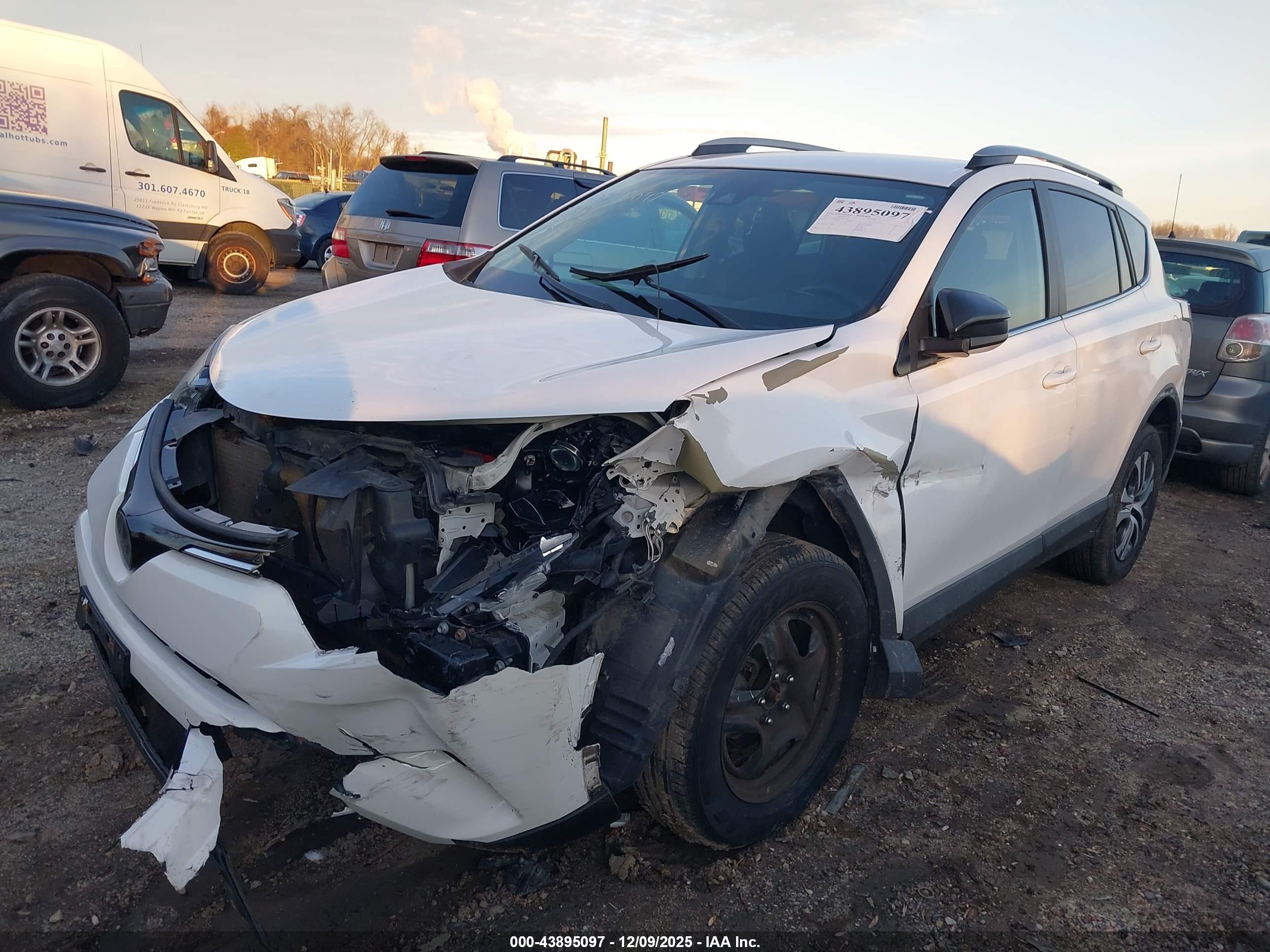 TOYOTA RAV4 image 6