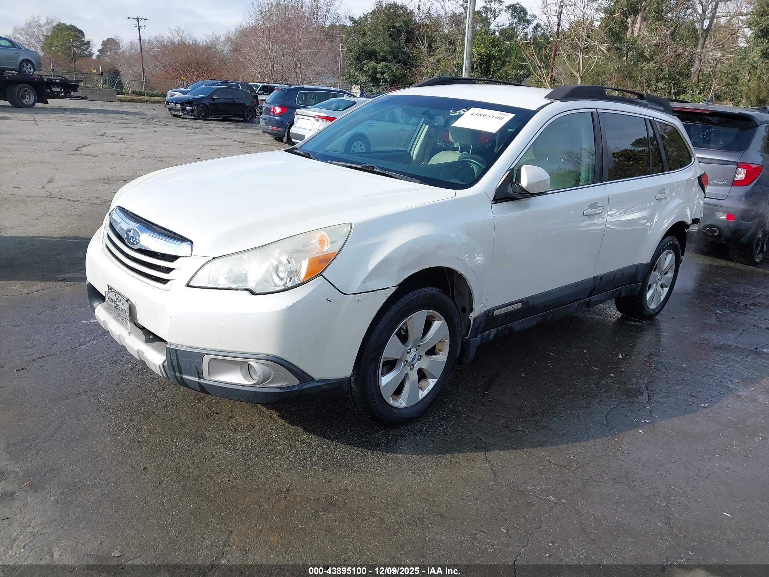 SUBARU OUTBACK image 2