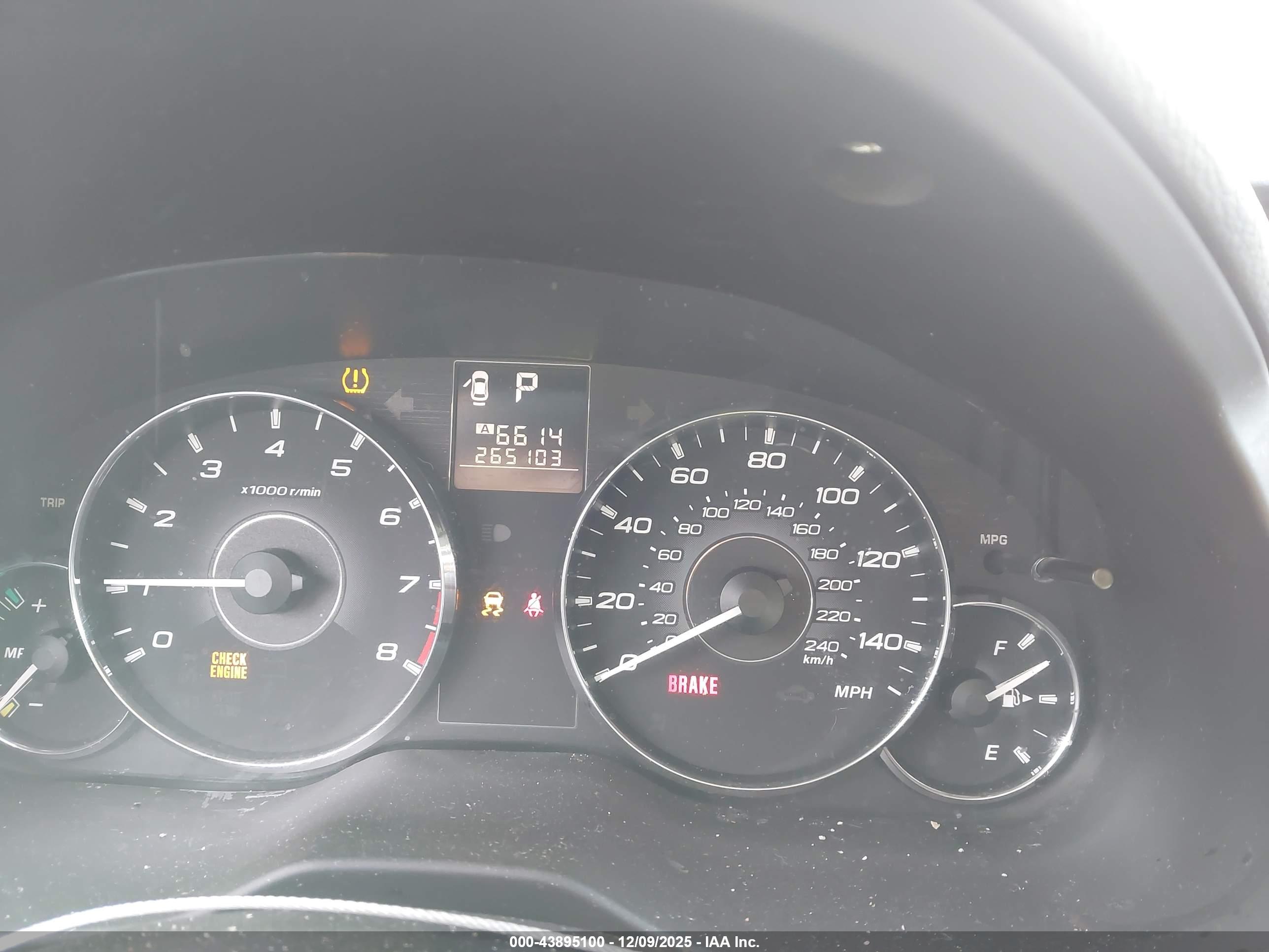 SUBARU OUTBACK image 7