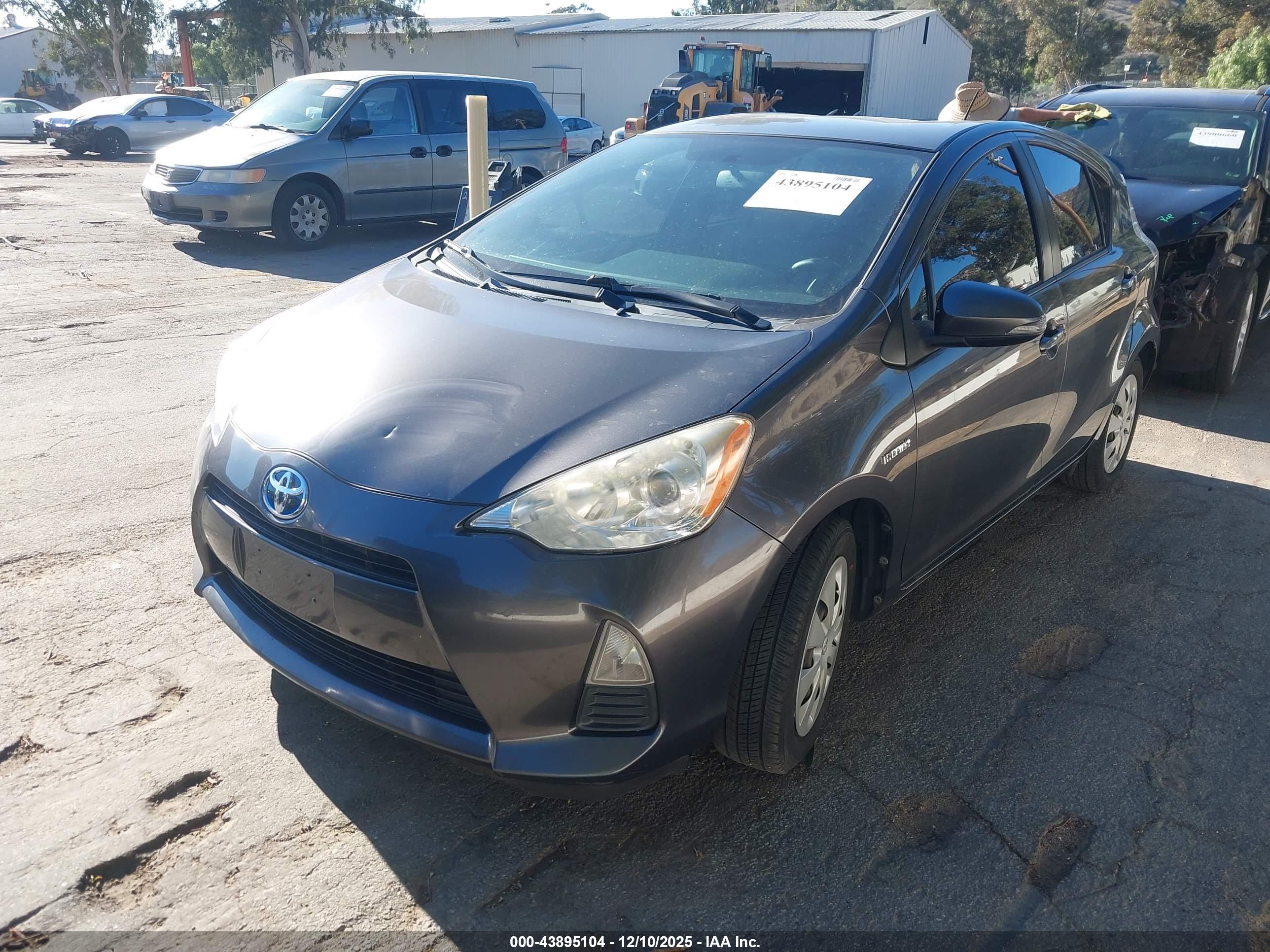 TOYOTA PRIUS image 2