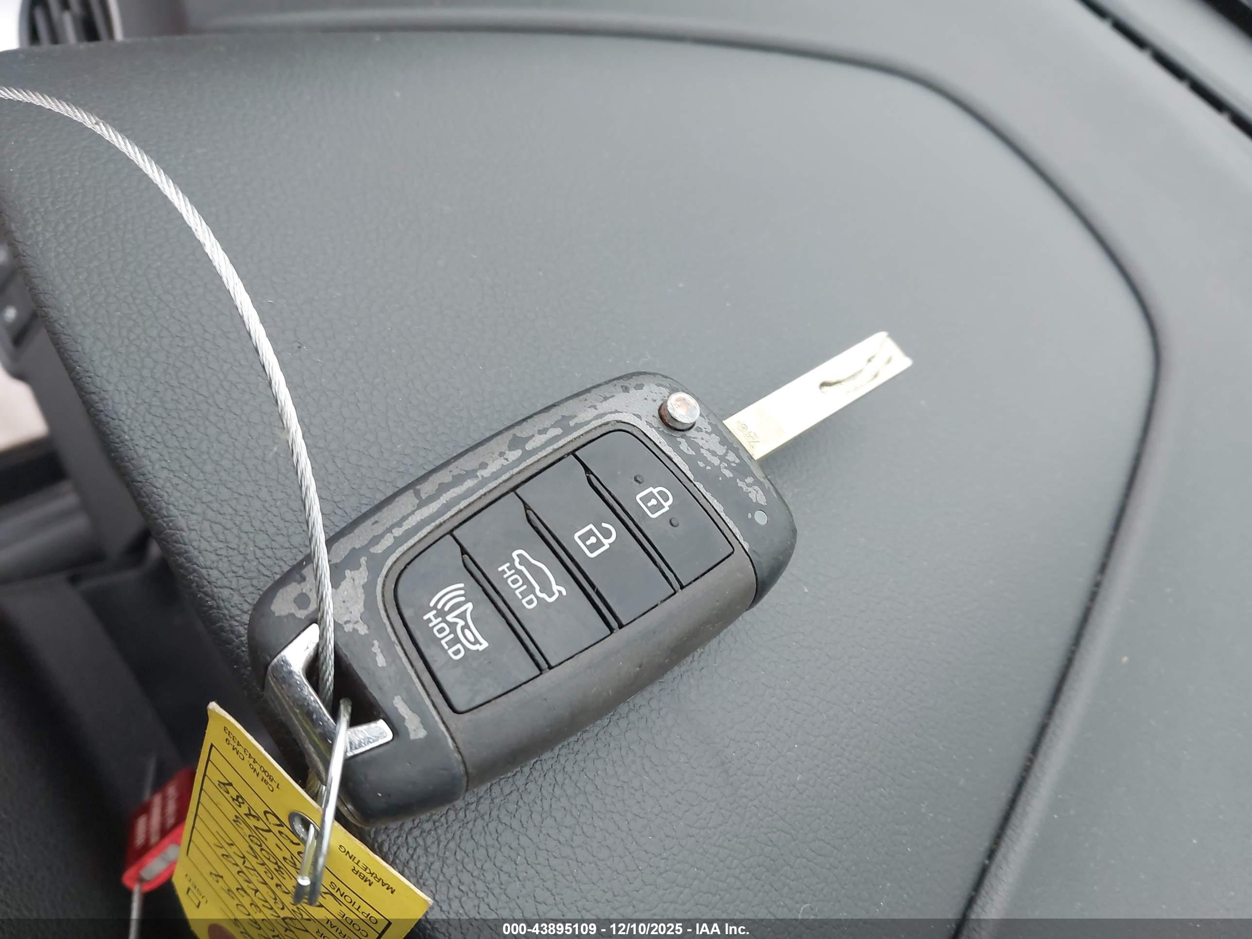 HYUNDAI ACCENT image 11